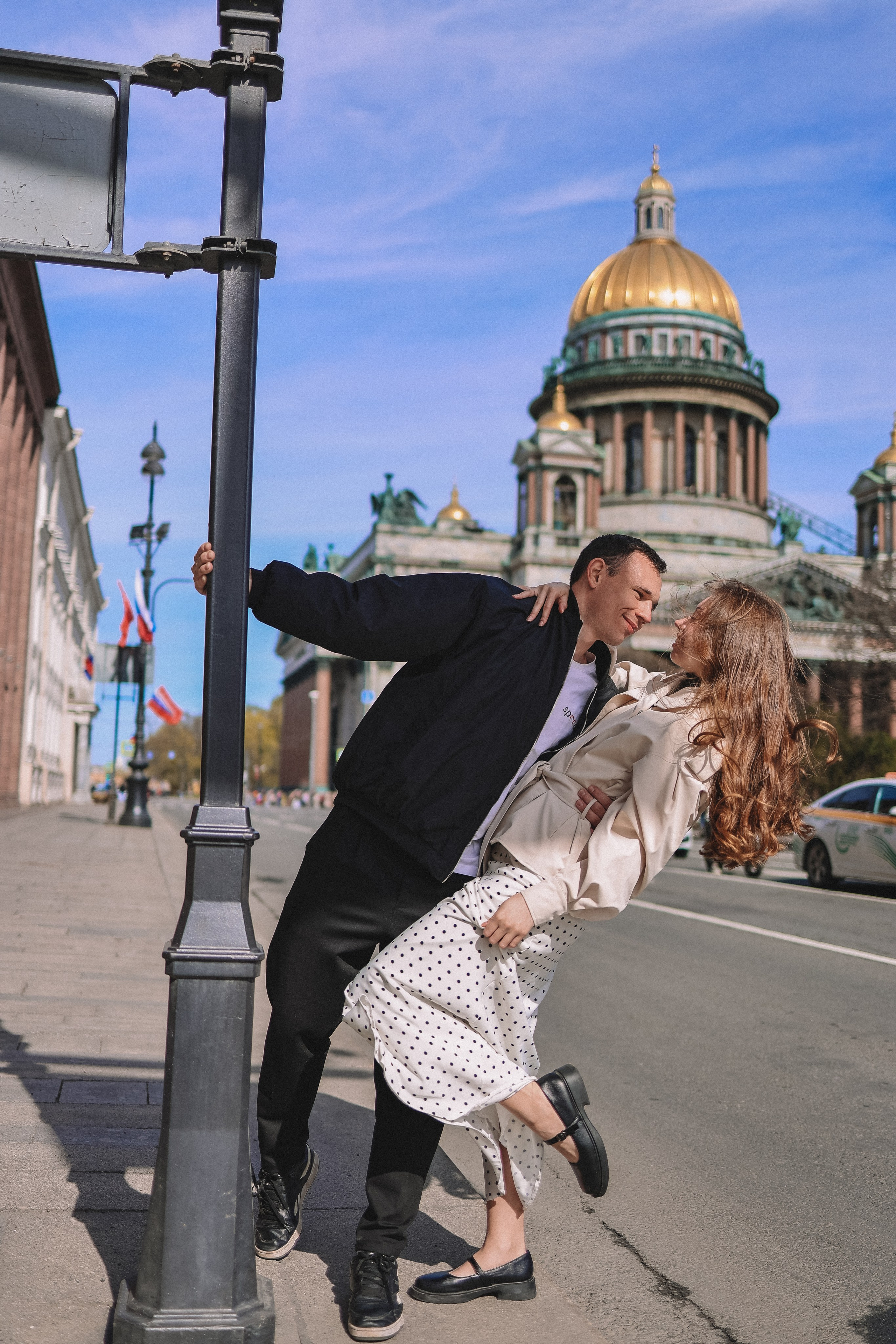Живая уличная фотосессия лавстори в центре Санкт-Петербурга