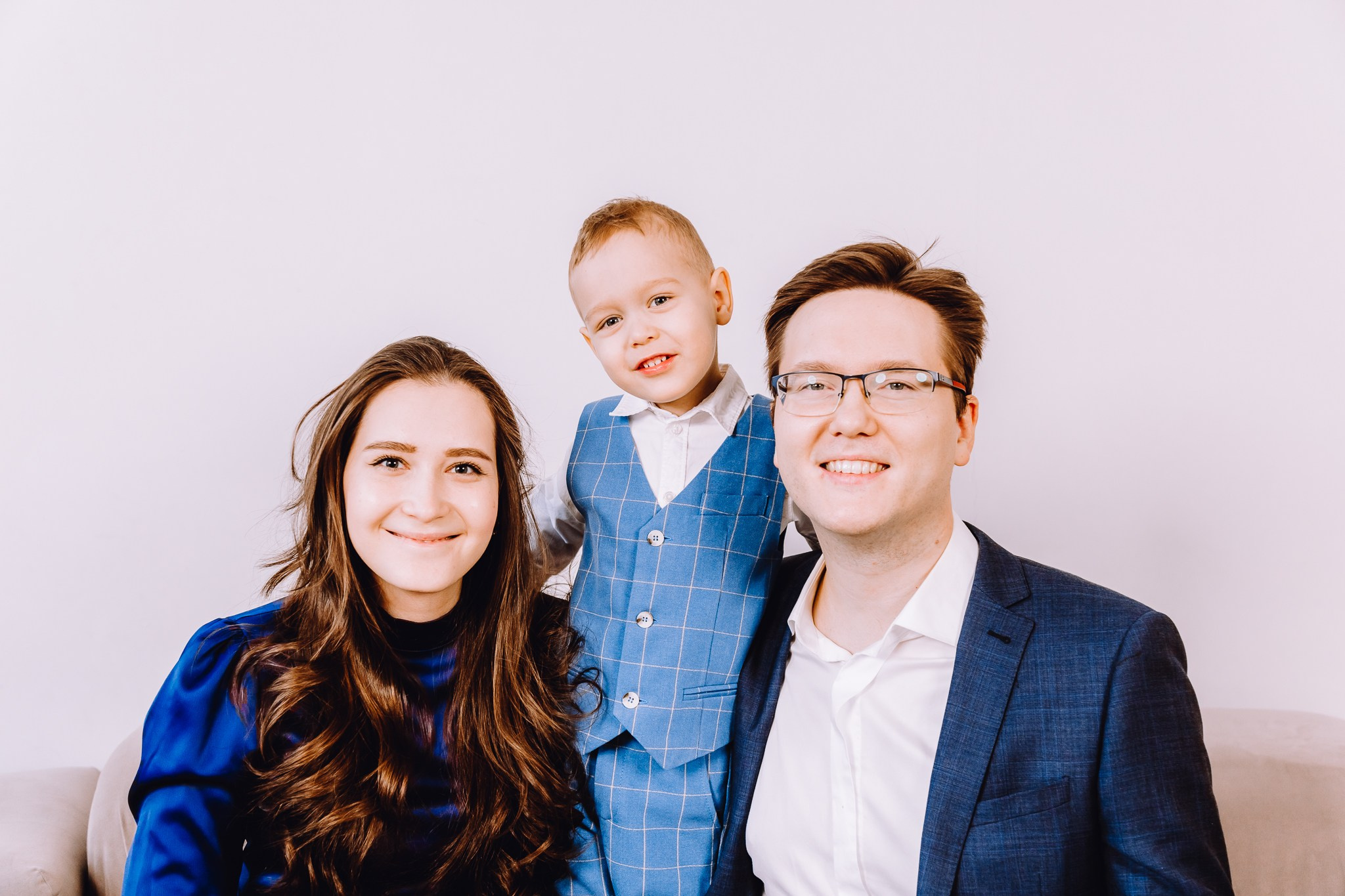 Лева и его родители 🦁. Репортажный и семейный фотограф в Москве