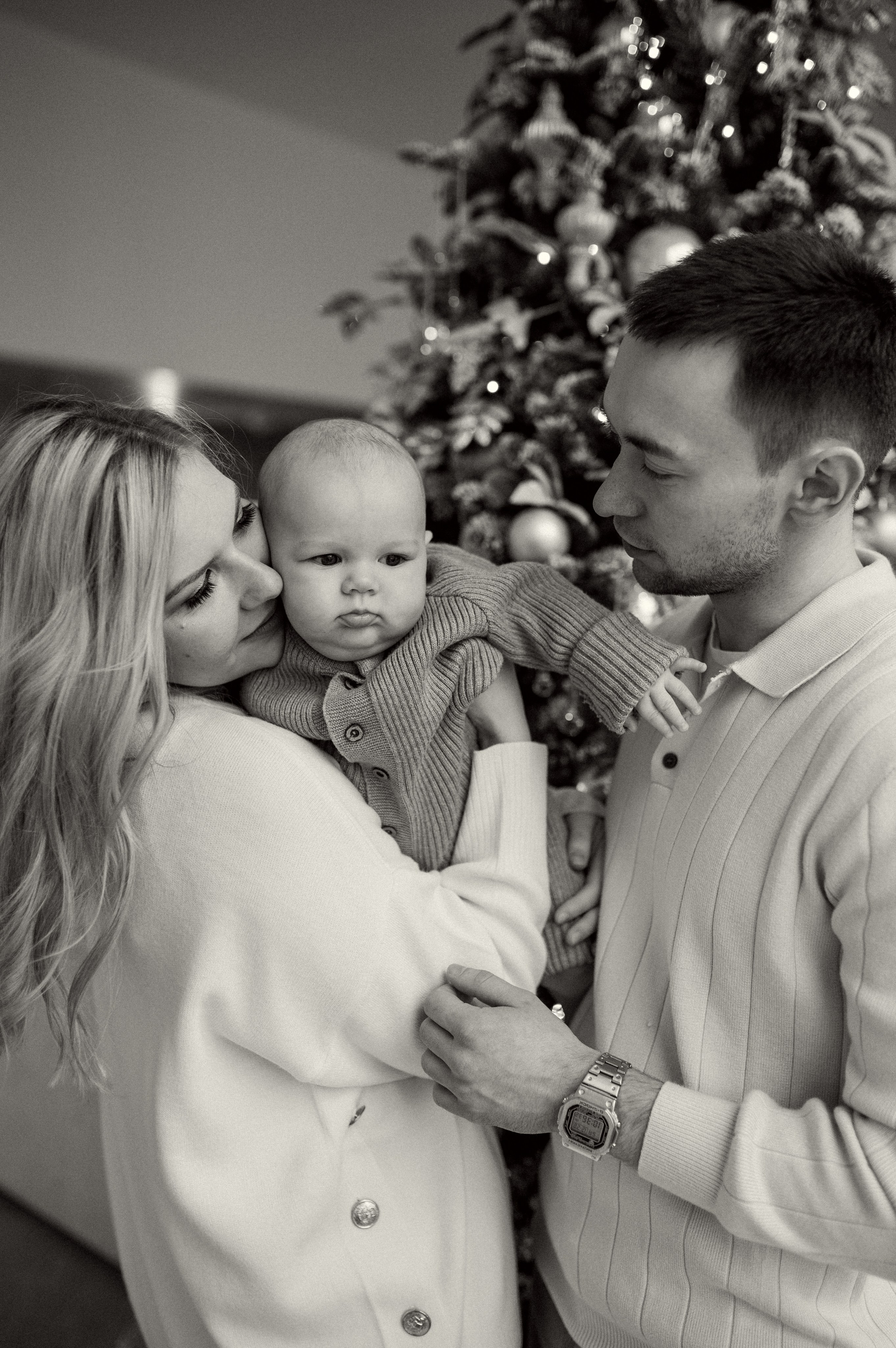 Новогодняя фотосессия в студии с малышом 6 месяцев в Бутово. Семейная фотосессия Бутово Москва фотограф Алина Морщагина