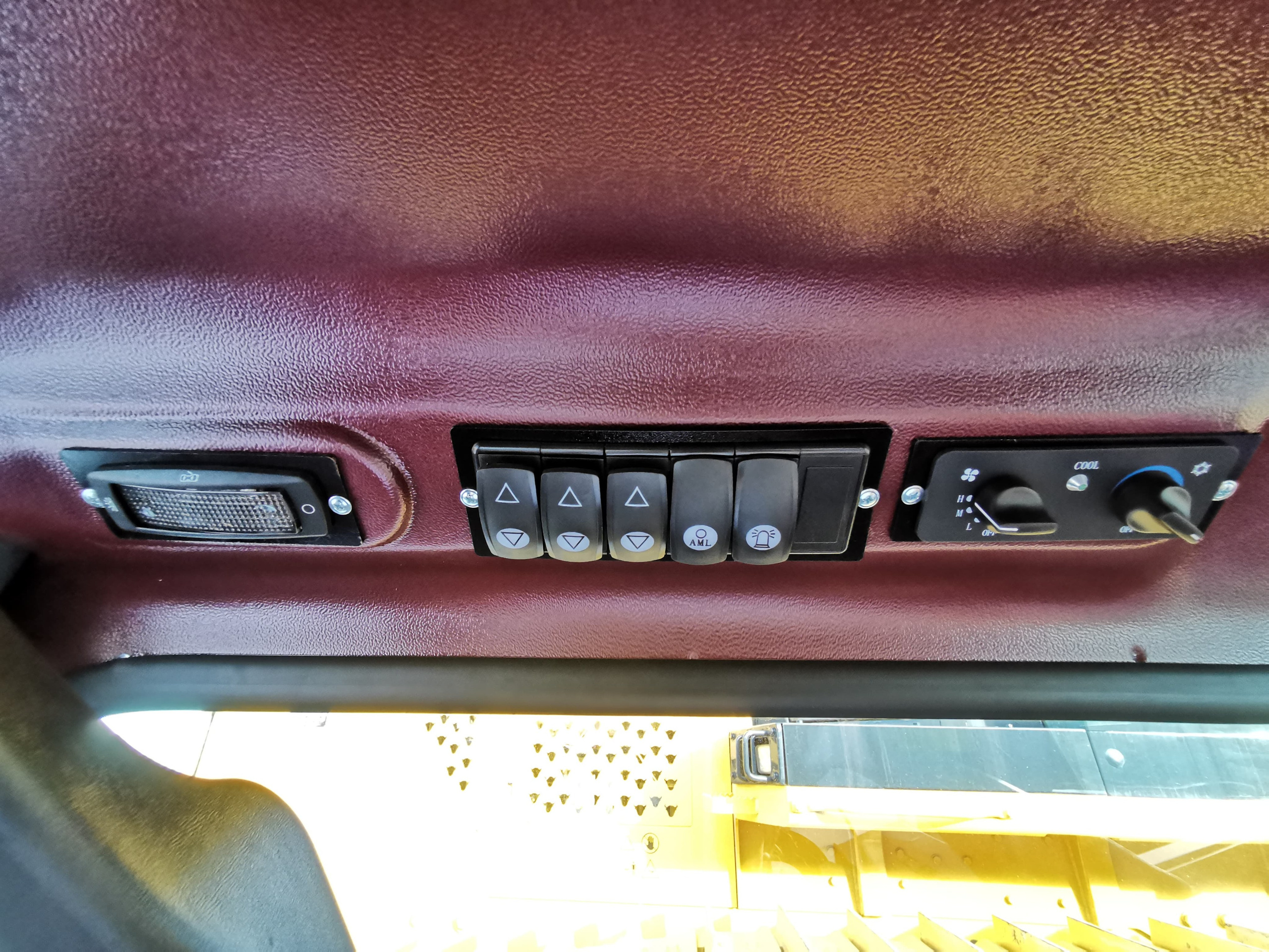 Фото миник Beezone BS1250SL. Продажа и обслуживание грузовой техники и спецтехники в г. Новосибирск компания СТИ