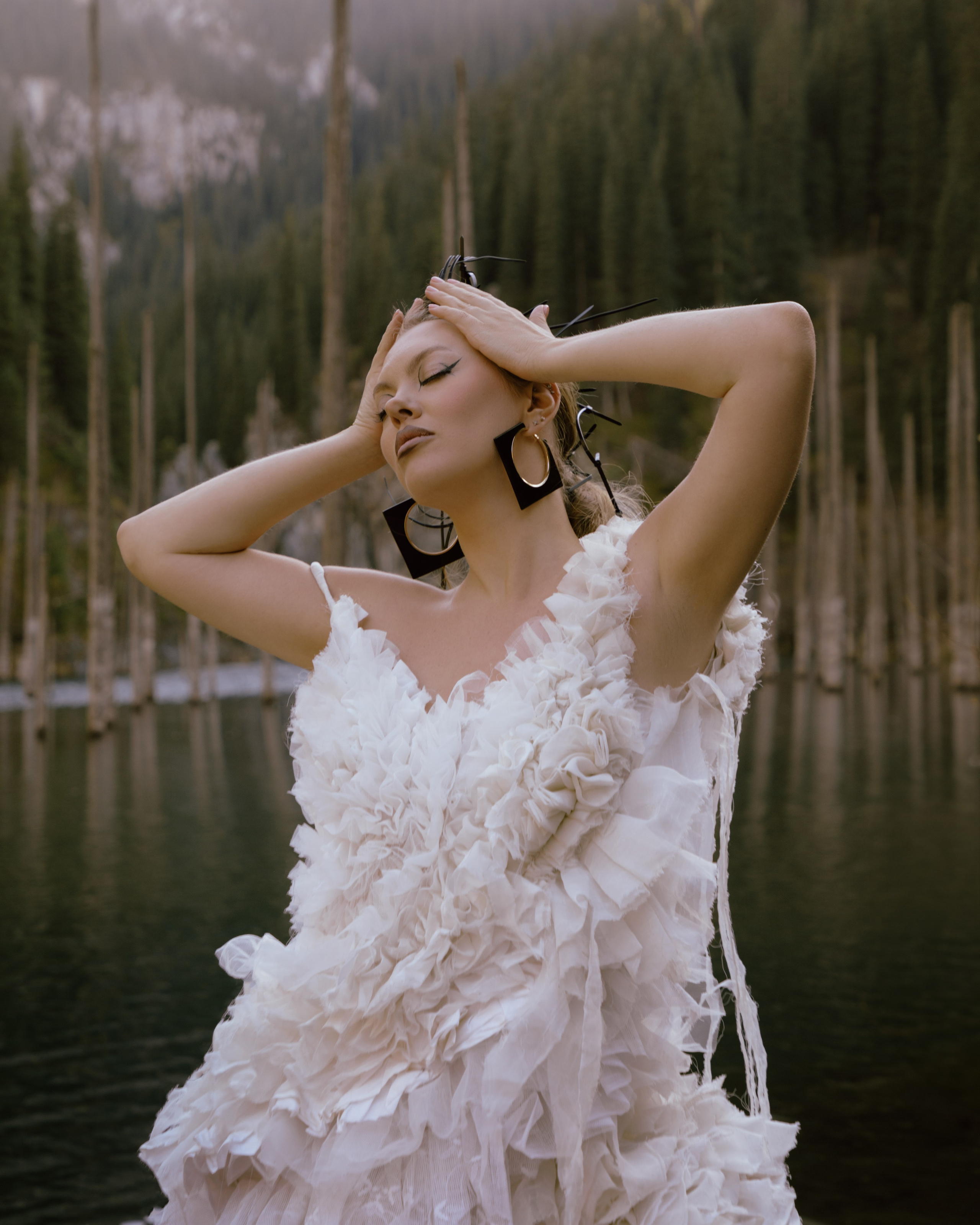 Озеро/ Софа. Art & Fashion фотограф Москва Анна Курмаева