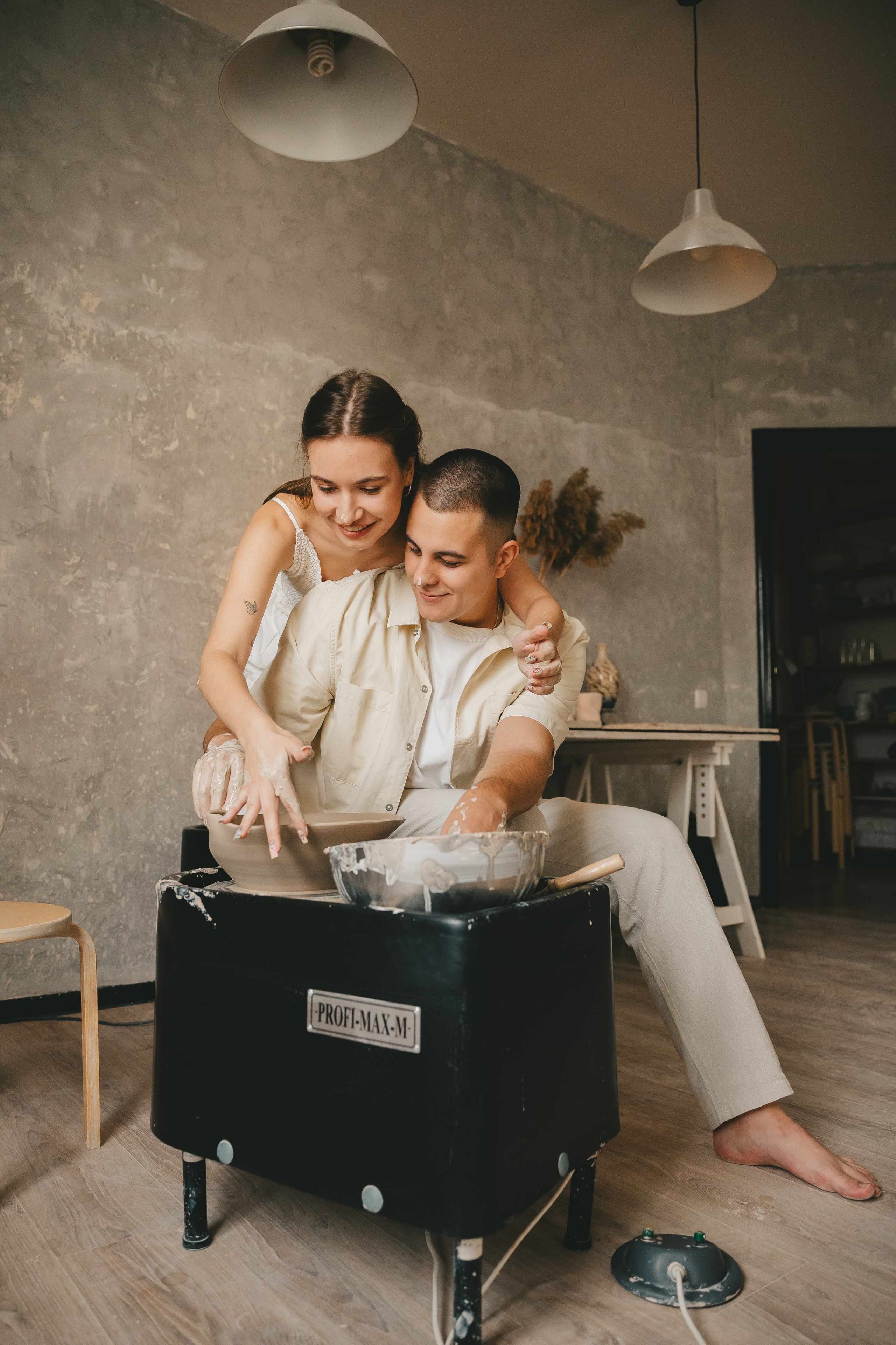 Дима и Даша в гончарной мастерской. Семейный lifestyle фотограф в Санкт-Петербурге Людмила Пахомова
