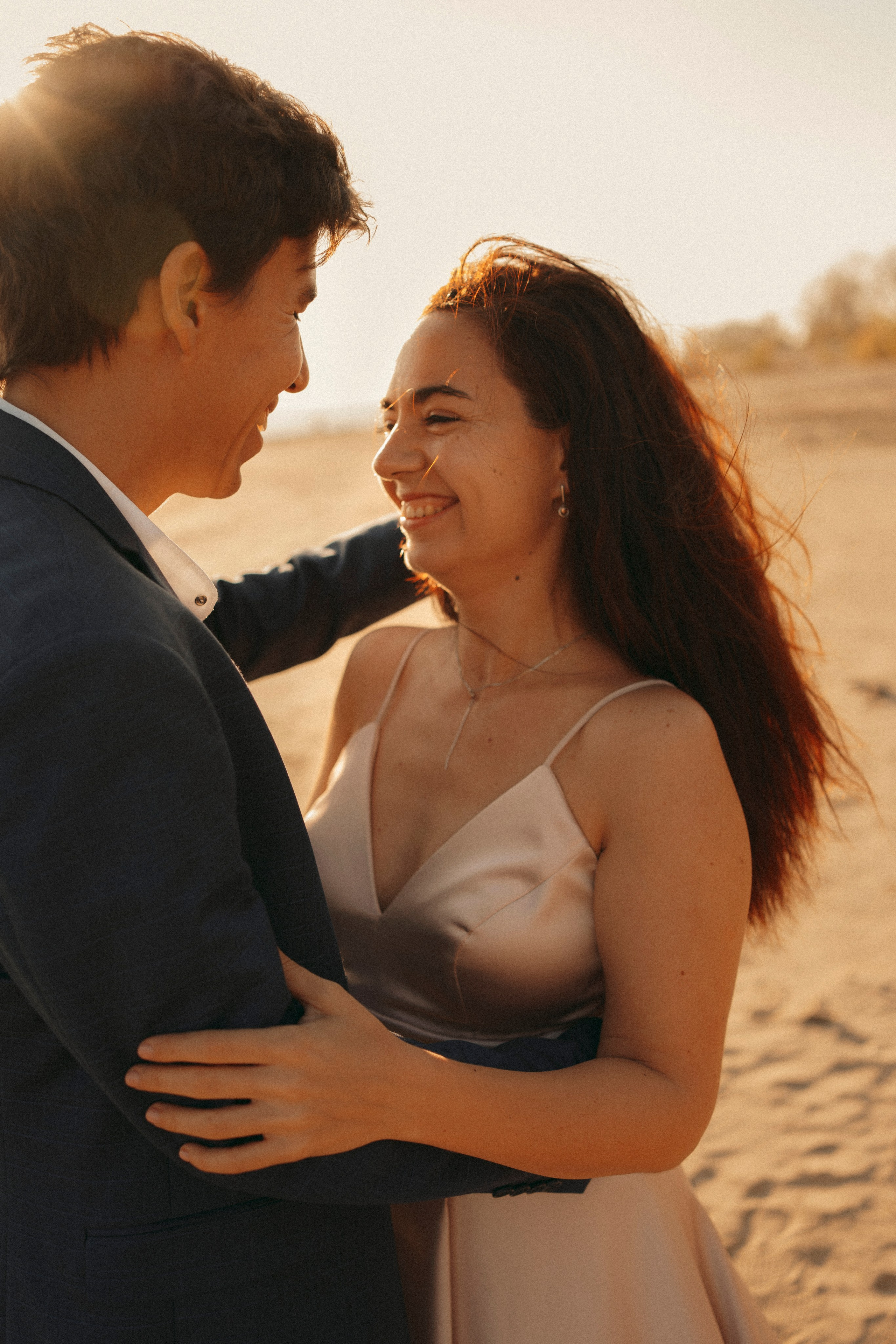 Love Story в свадебных нарядах на берегу реки. Портретный фотограф в Казани, Красной Поляне и Сочи Анна Кузнецова