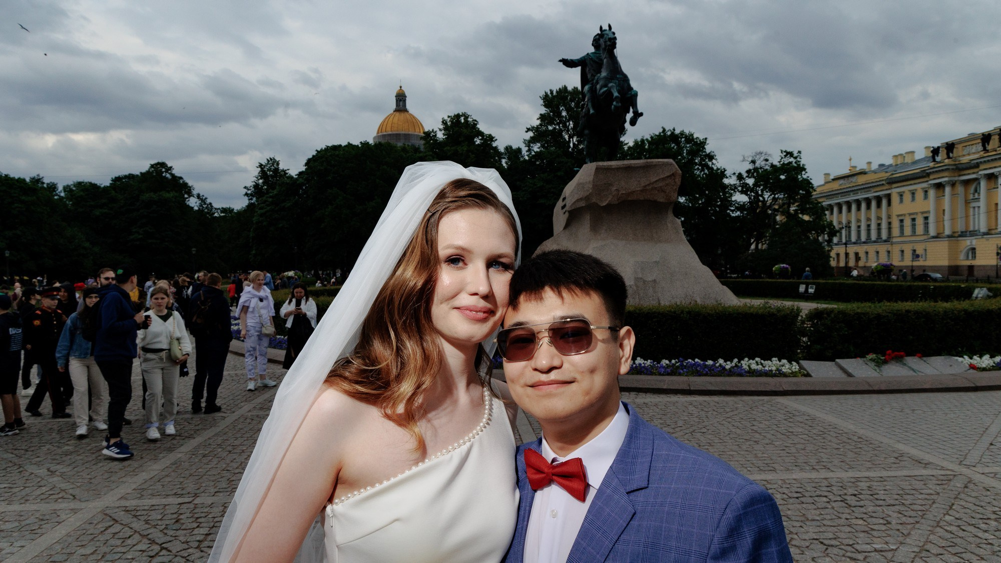 Чингис и Александра регистрация и небольшая прогулка. Свадебный и семейный фотограф в г. Волхов Алексей Кочерыжкин