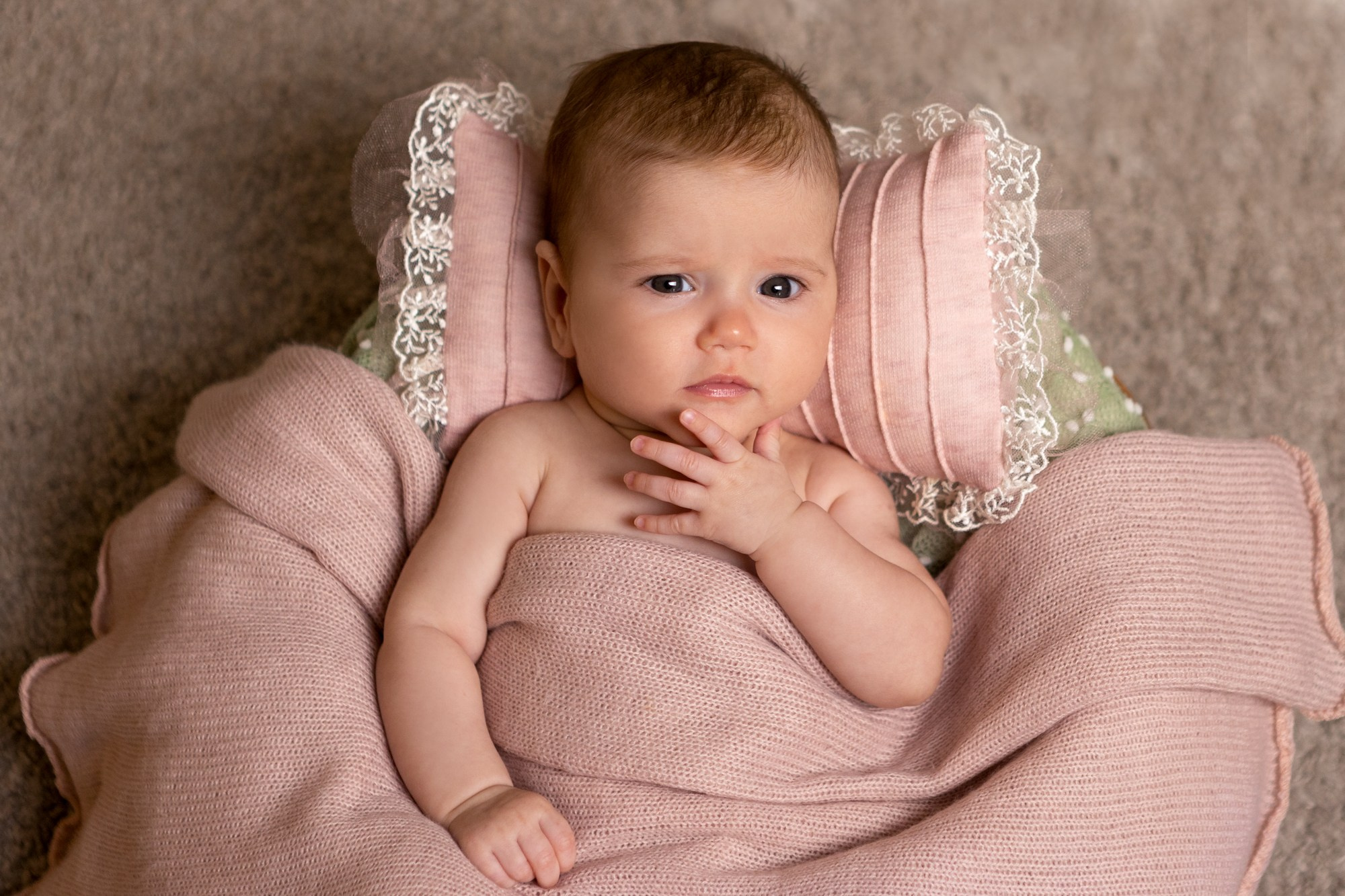 Семейная фотосессия в студии. Фотограф в Оренбурге. Профессиональный фотограф