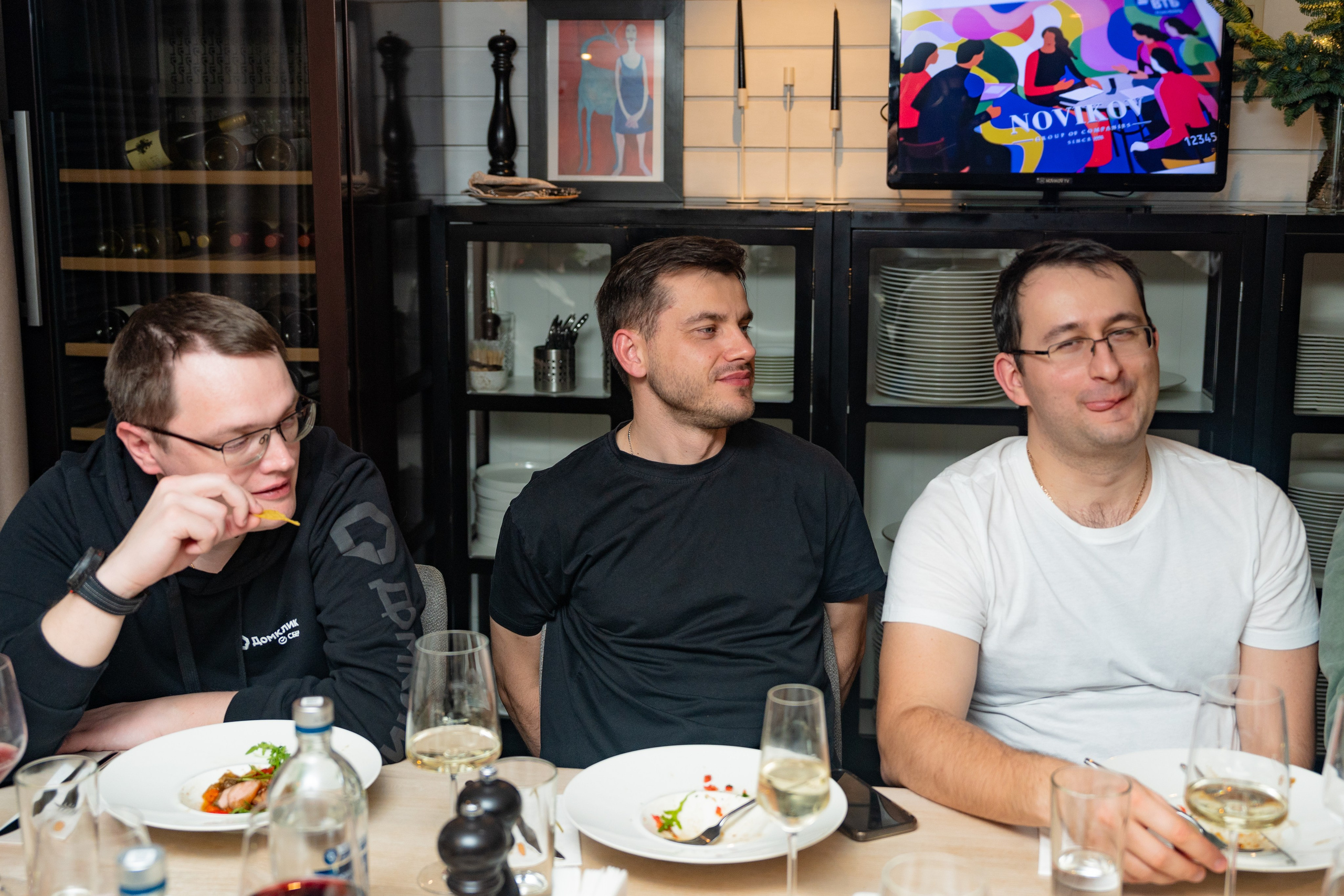 NOVIKOV SCHOOL — Умами зал. Фотограф Никита Комаров