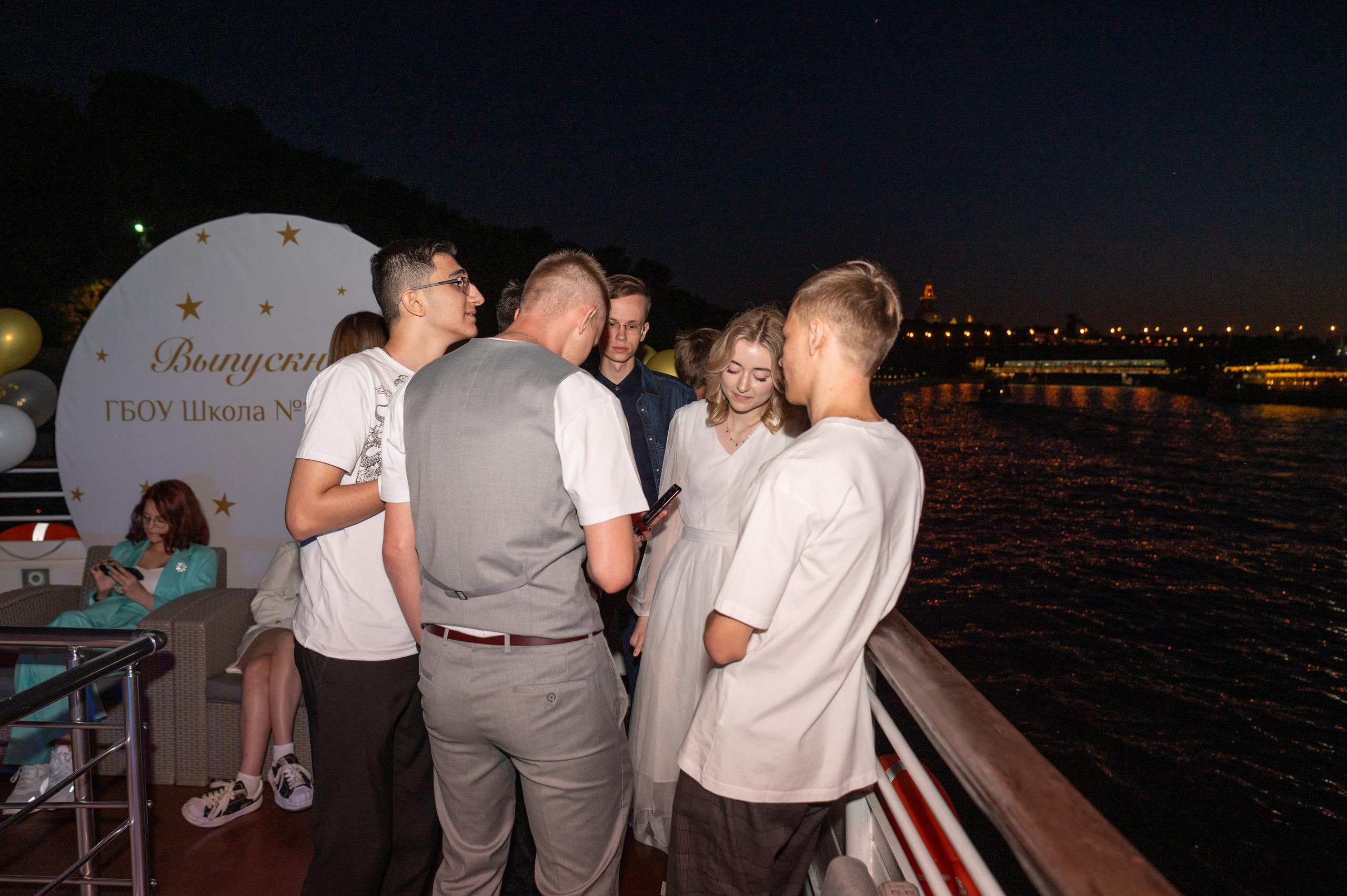 Выпускной вечер 11 класс на теплоходе. Детский и семейный фотограф г. Москва Оксана Катаджи