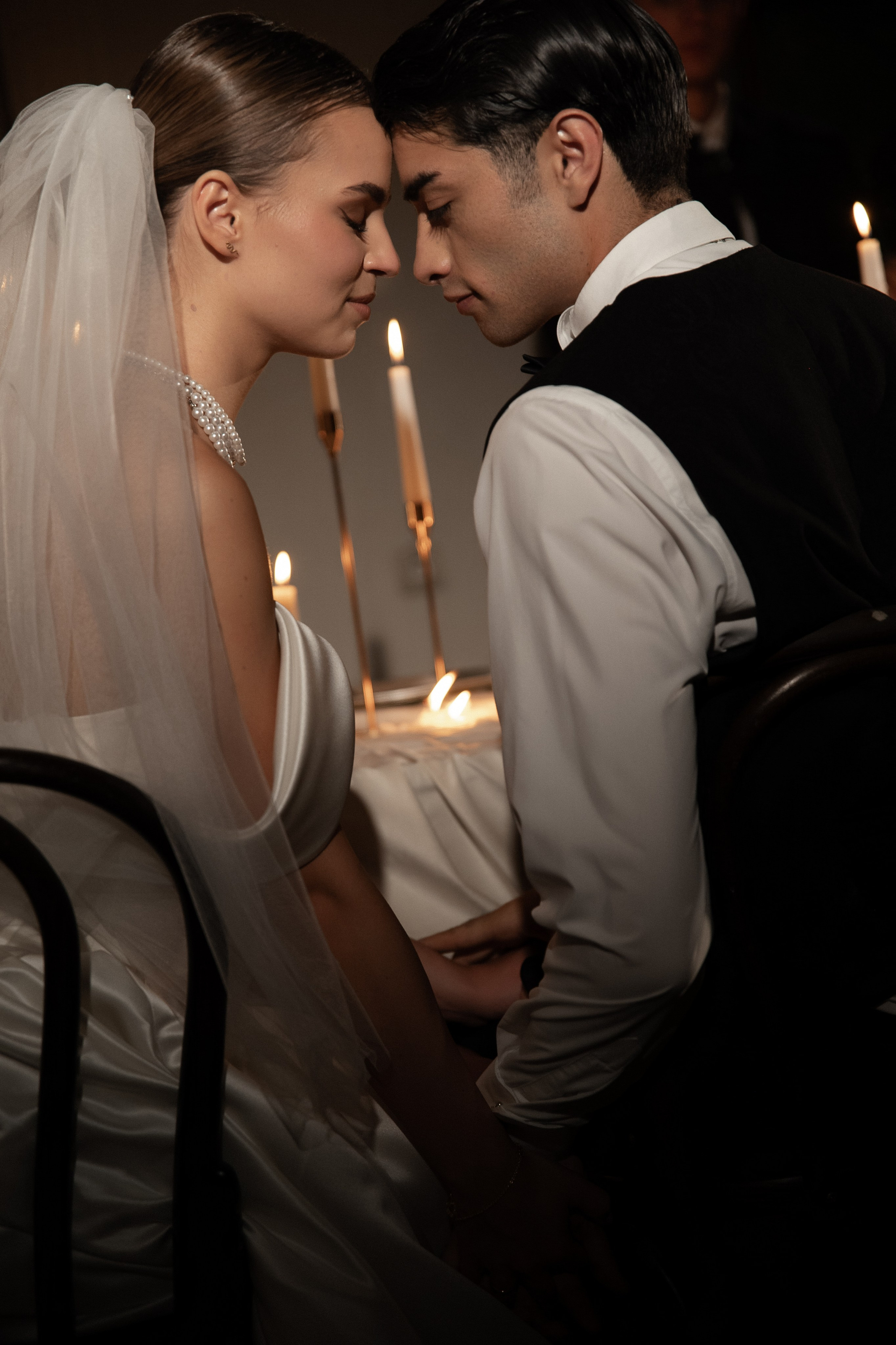 Камерный свадебный ужин при свечах в старинном особняке в фотостудии 21. Kult. Ярослава Ерина — свадебный фотограф в Москве