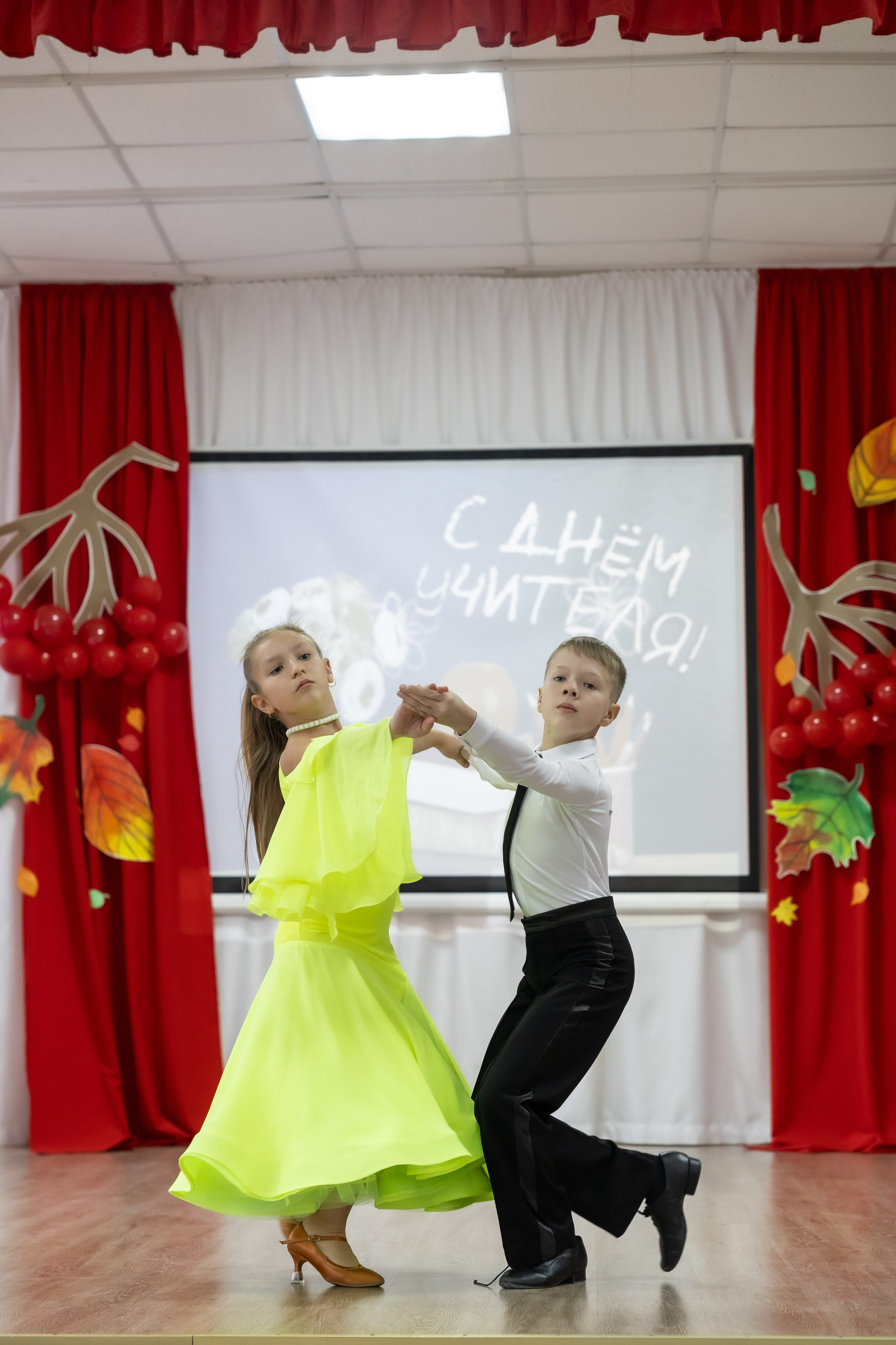 День учителя. Школа 31. Октябрь 2024. Свадебный и Семейный фотограф г. Ижевск Гульназ Солдатова. Гульназ фото