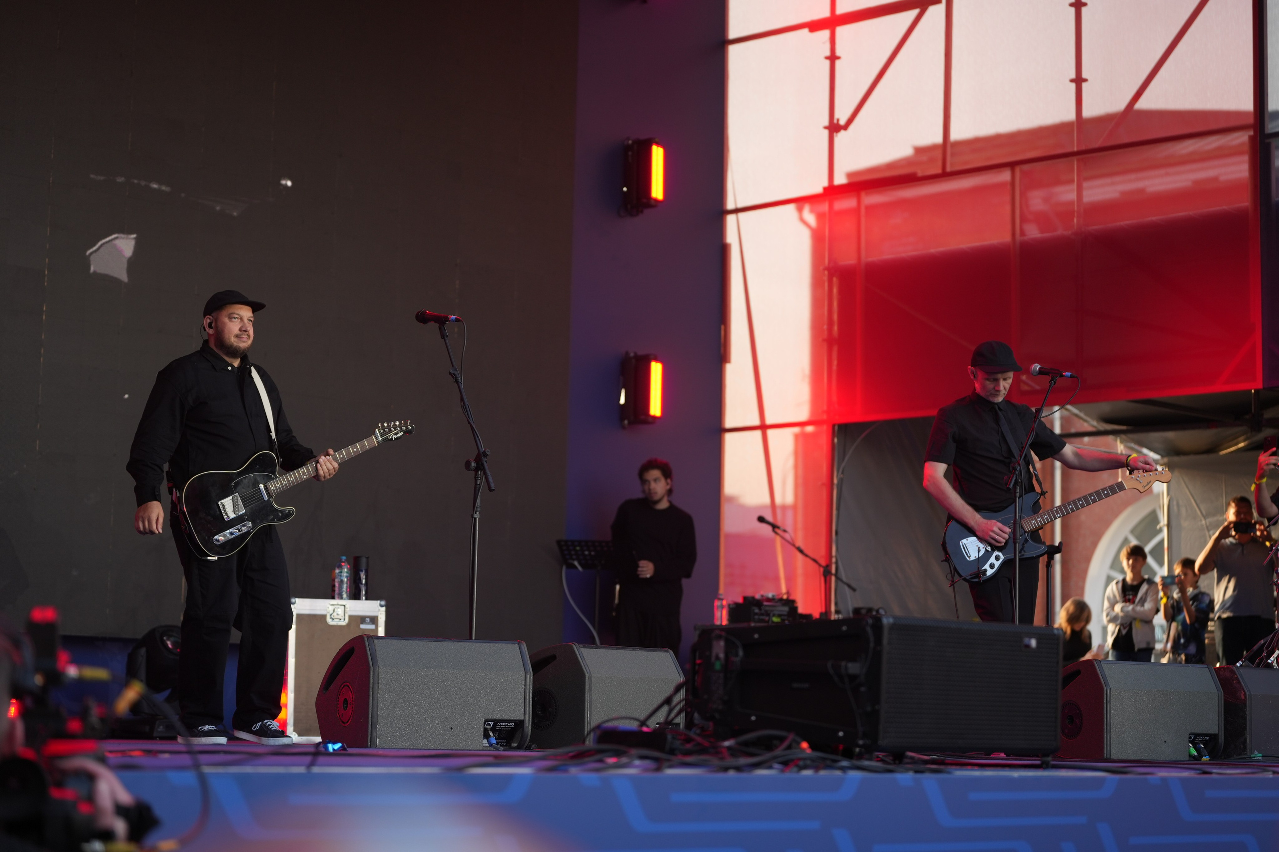 Смысловые галлюцинации и Сергей Бобунец на фестивале ЦСКА Фест 2024. Сайт Алматинского НЮ АРТ, будуар и фэшн фотографа Дениса Карпенко