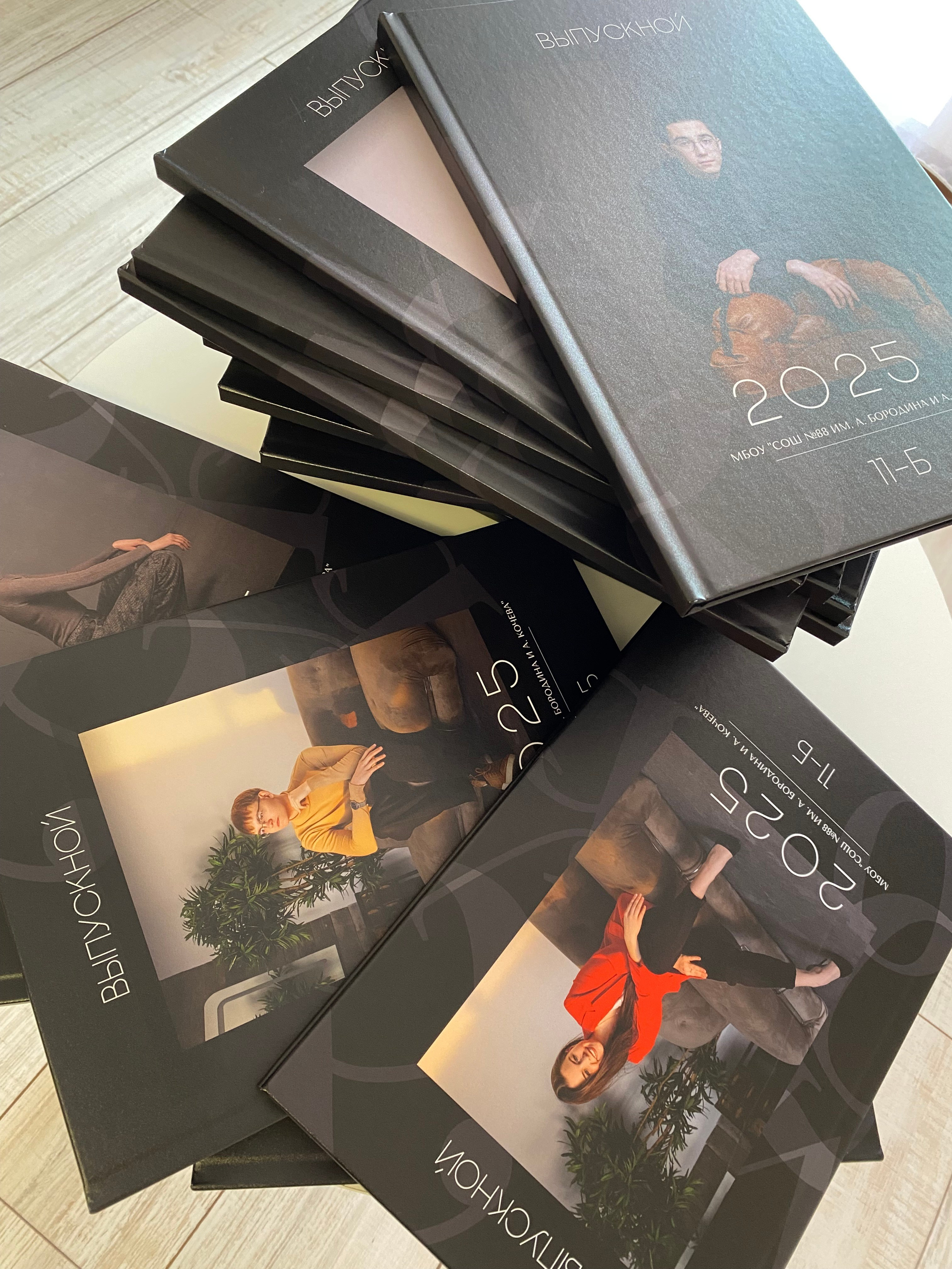 Примеры готовых альбомов. Выпускные альбомы в Томске. Леднева Олеся