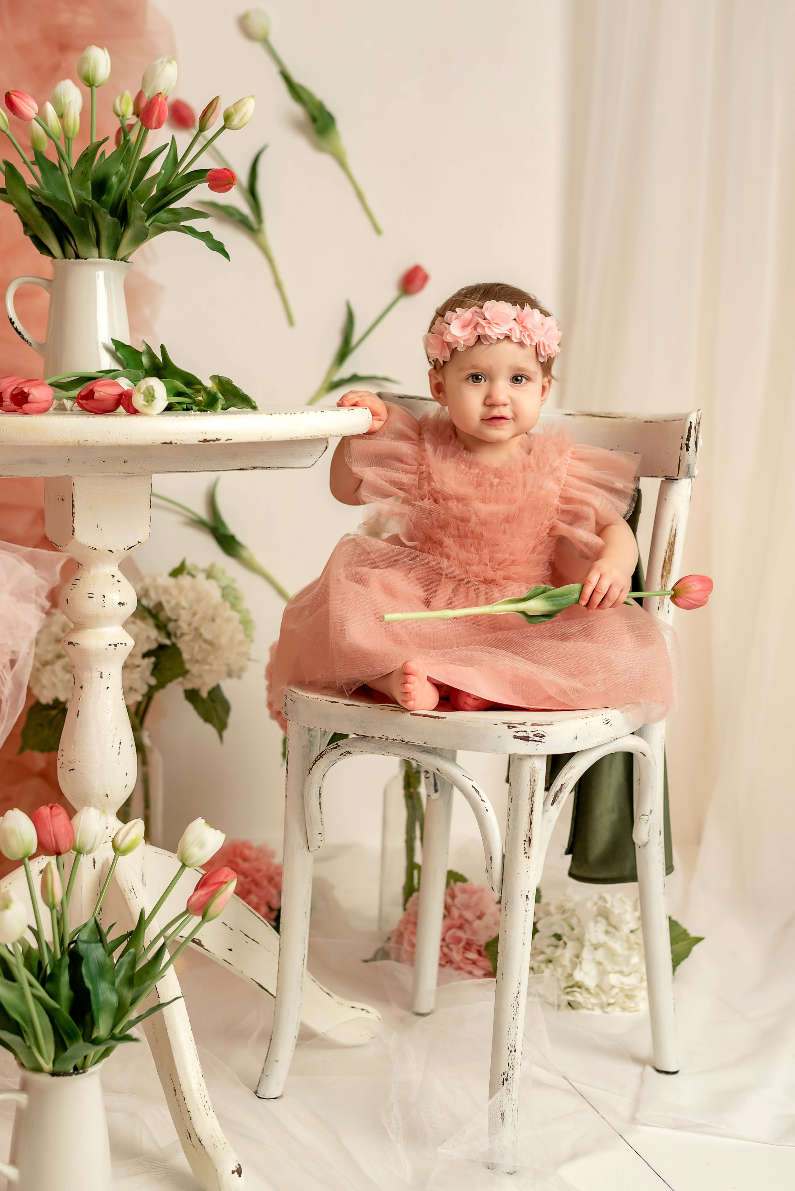 София и Есения — тюльпаны. Семейный и детский фотограф Наталья Горда