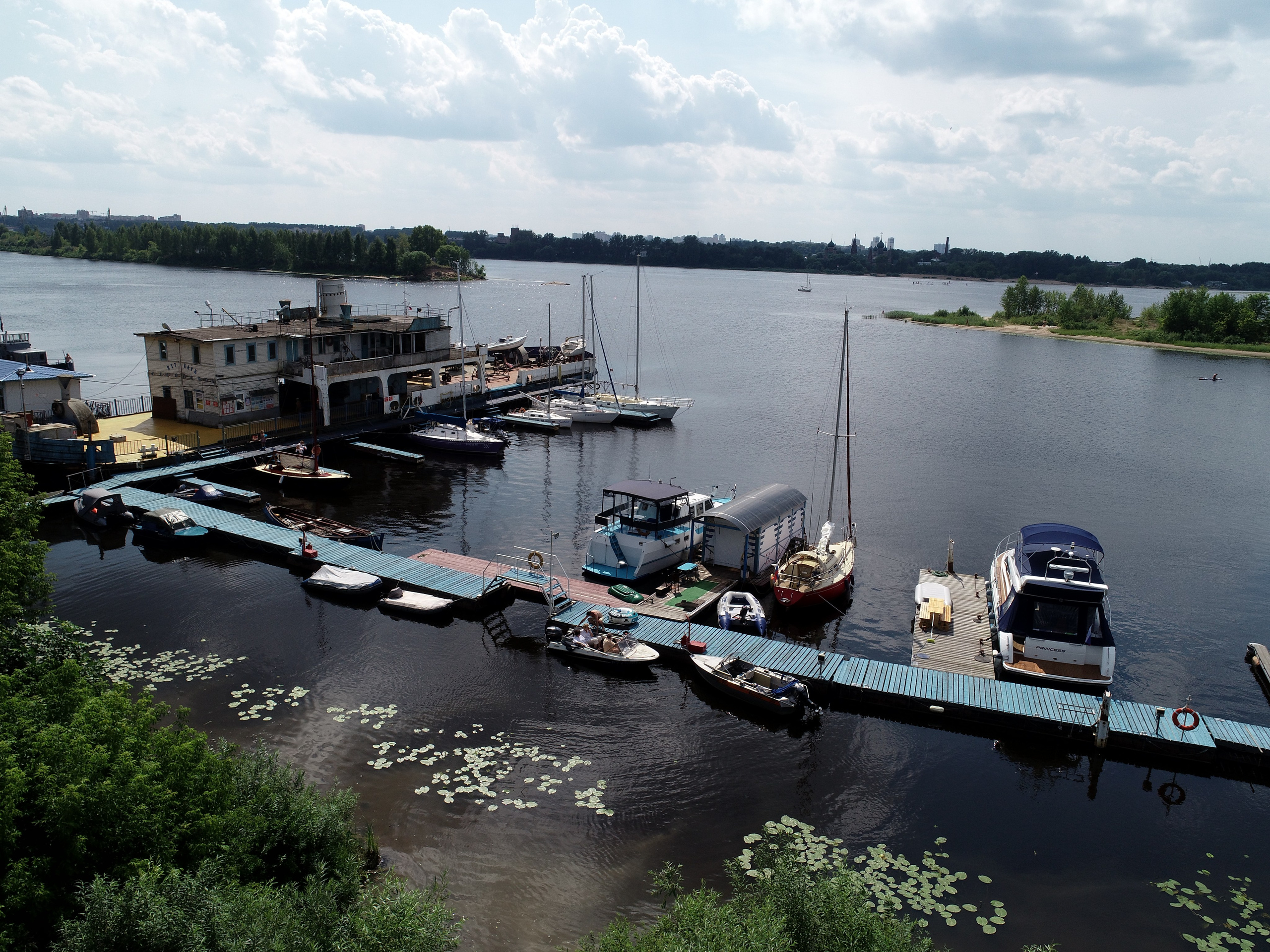 Аэросъёмка в Ярославле дрон квадрокоптер — портфолио Грибов Медиа. Фото и видеосъёмка в Ярославле | Грибов Медиа контент студия  — от 2500 ₽/час