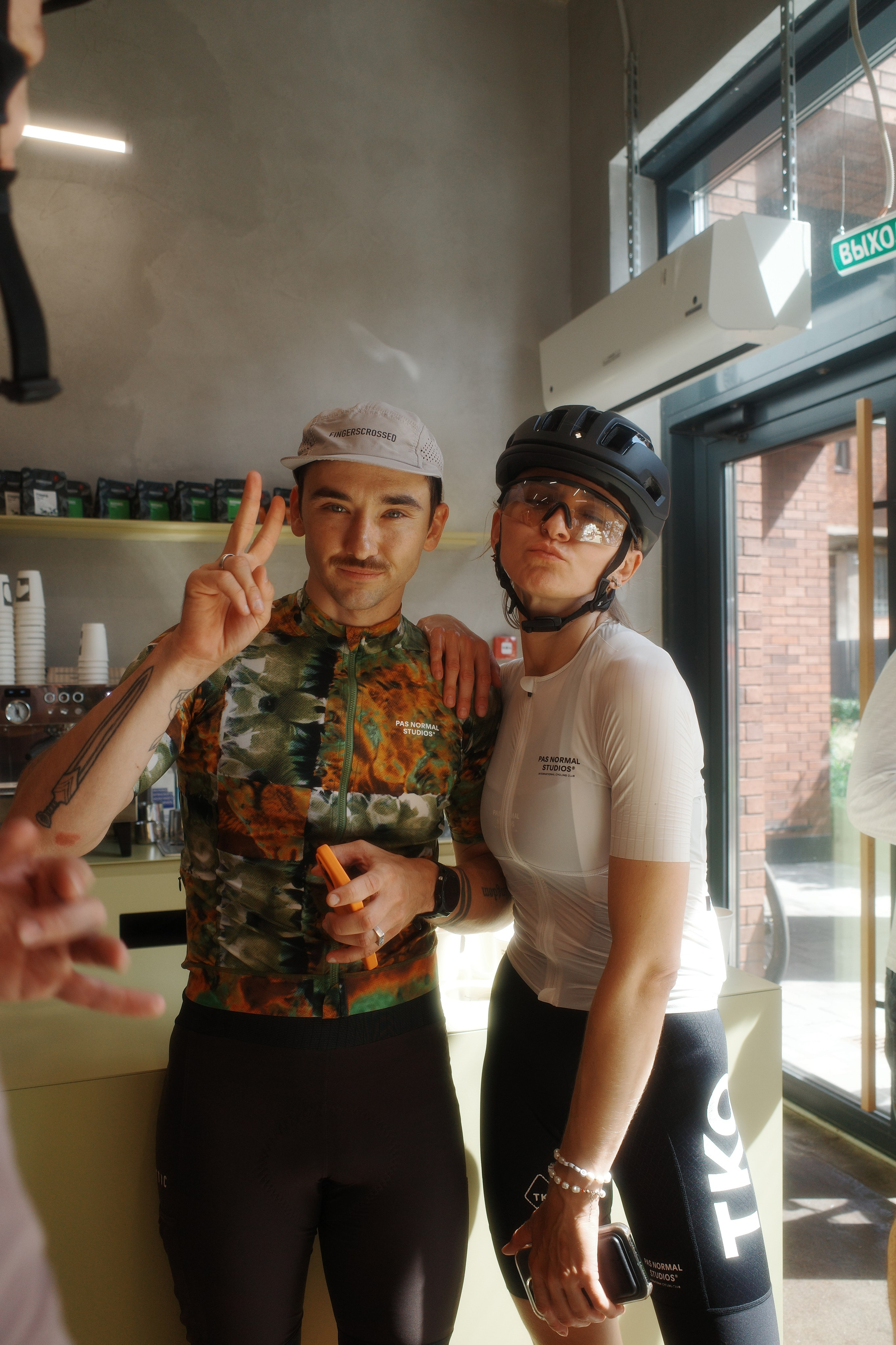 VELOCULT x LUXSHOSSE. Butorarock