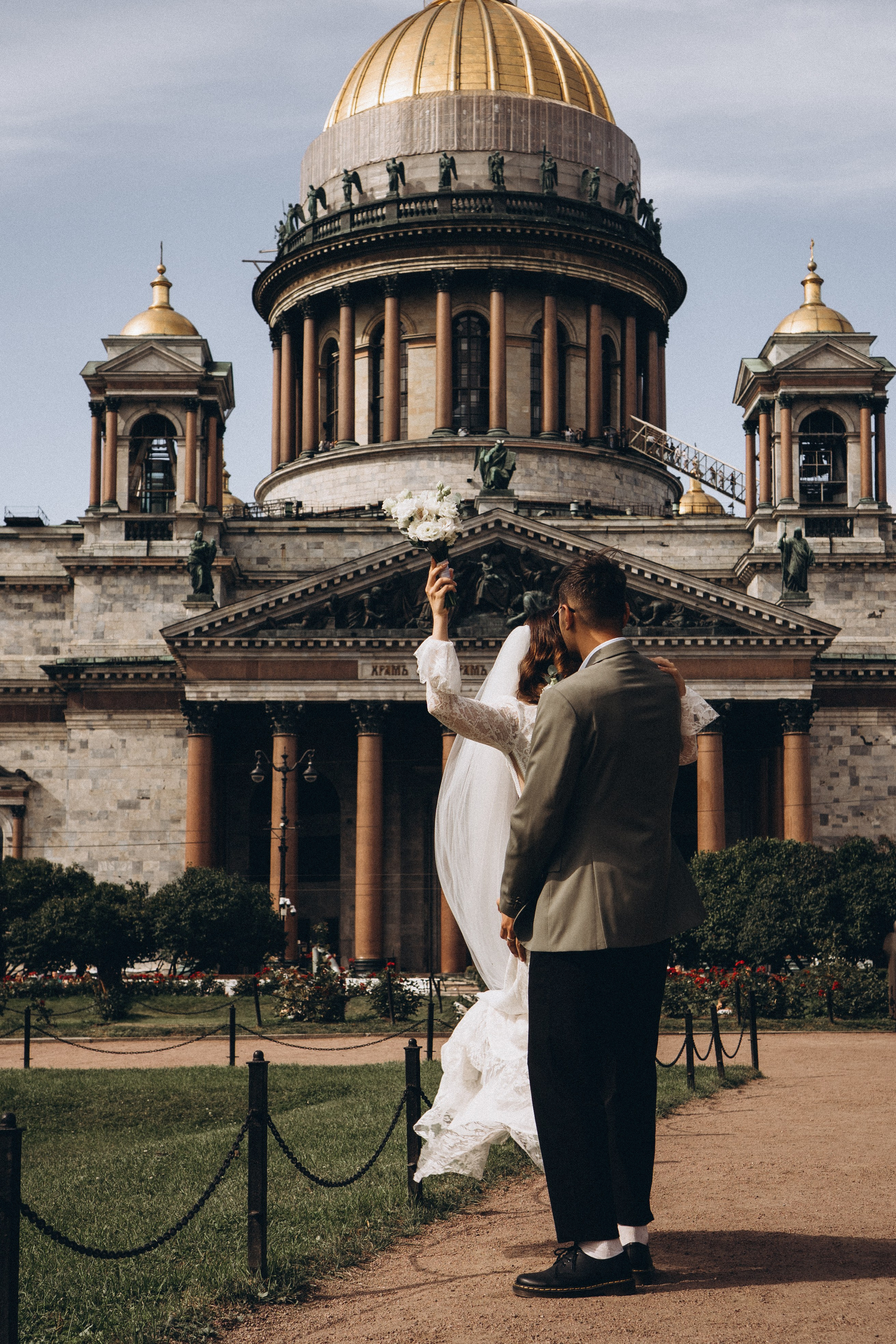 СВАДЕБНАЯ ПРОГУЛКА ВОЗЕ ИСАИКЕВСКОГО СОБОРА АСТОРИИ И ЗАКОНОДАЛЕТНОГО СОБРАНИЯ. Профессиональный фотограф, Санкт-Петербург — Виктория Богомолова