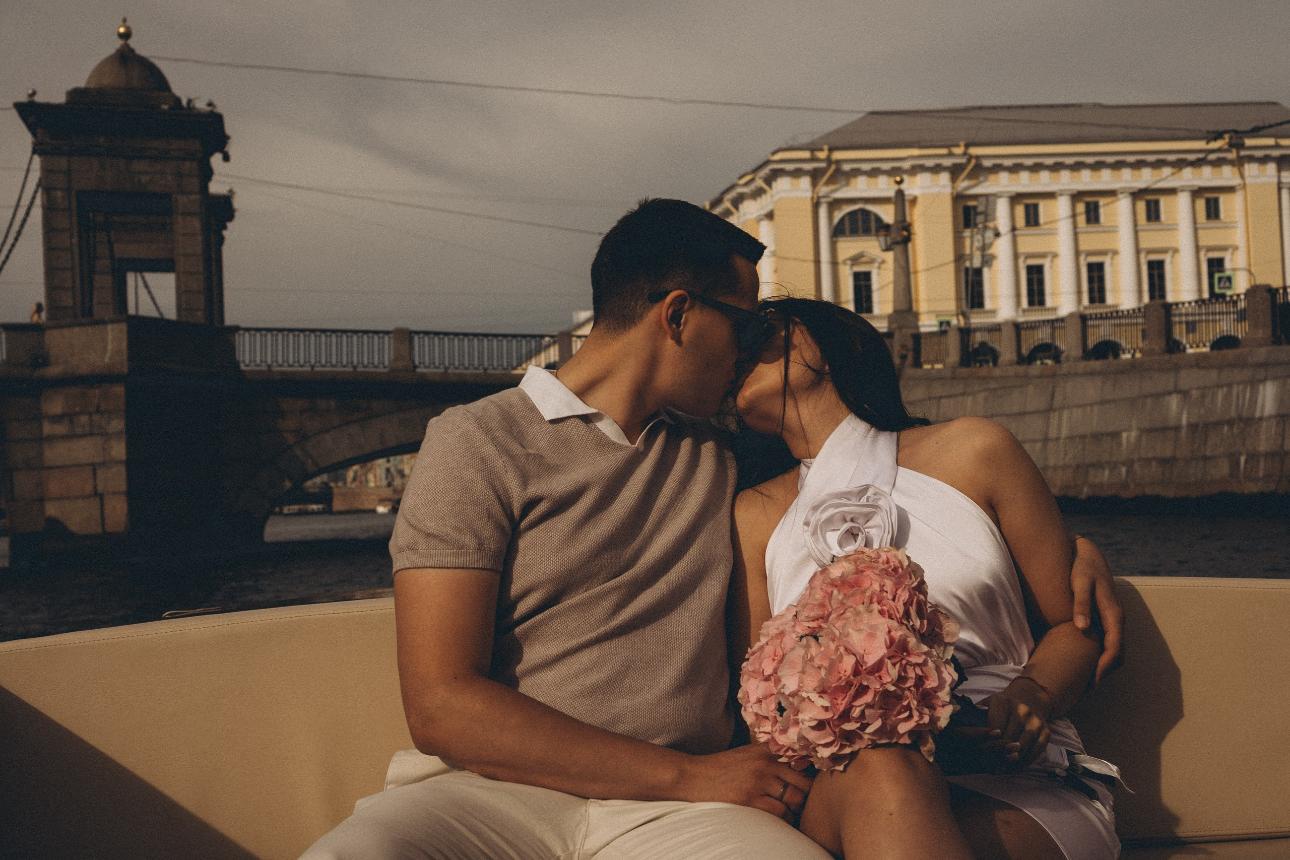СВАДЕНБНАЯ СЬЕМКА НА КАТЕРЕ ПО КАНАЛАМ САНКТ-ПЕТЕРБУРГА И В АКВАТОРИИ НЕВЫ. Профессиональный фотограф, Санкт-Петербург — Виктория Богомолова