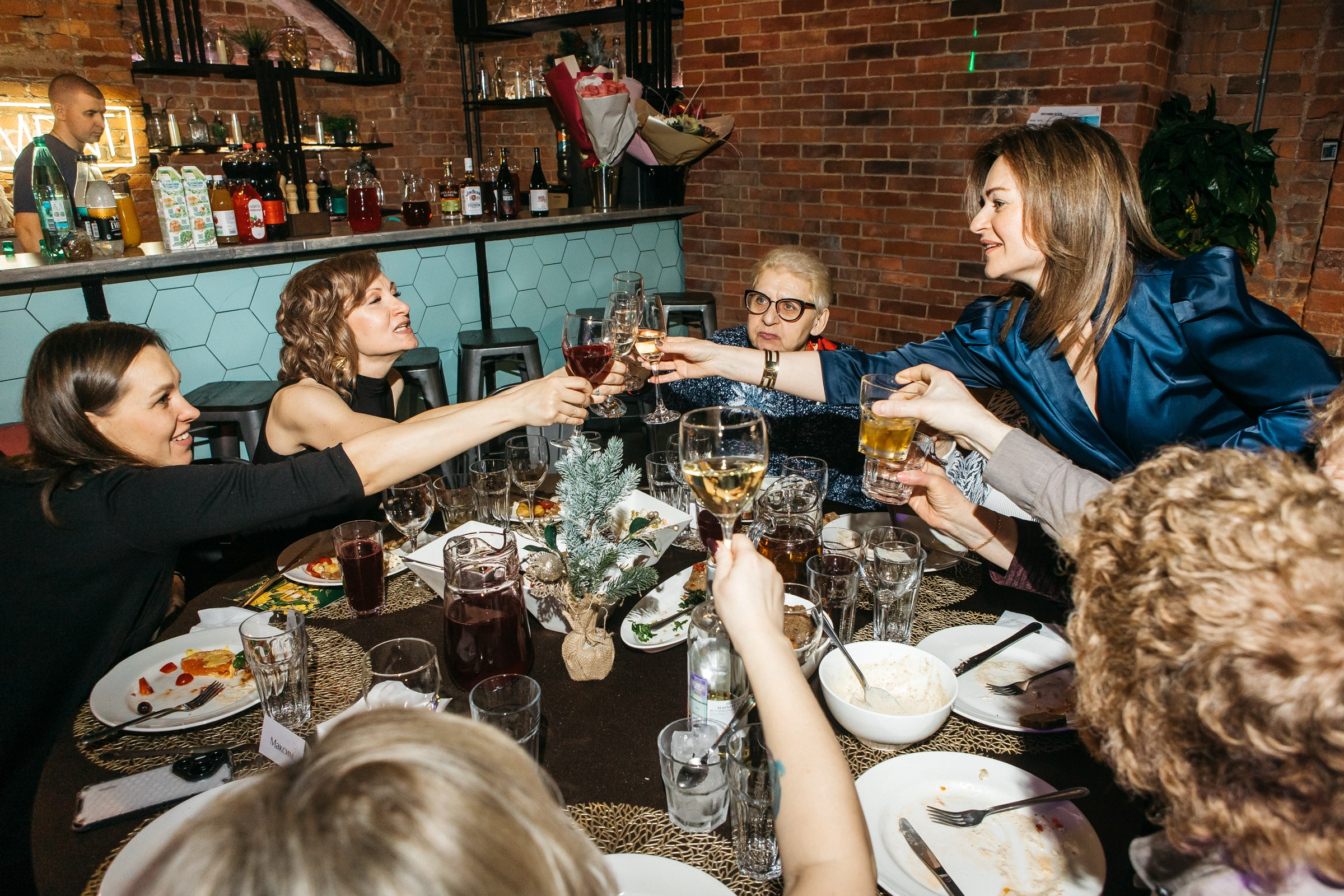 Позитивный репортажный фотограф на День Рождение, юбилей Питер