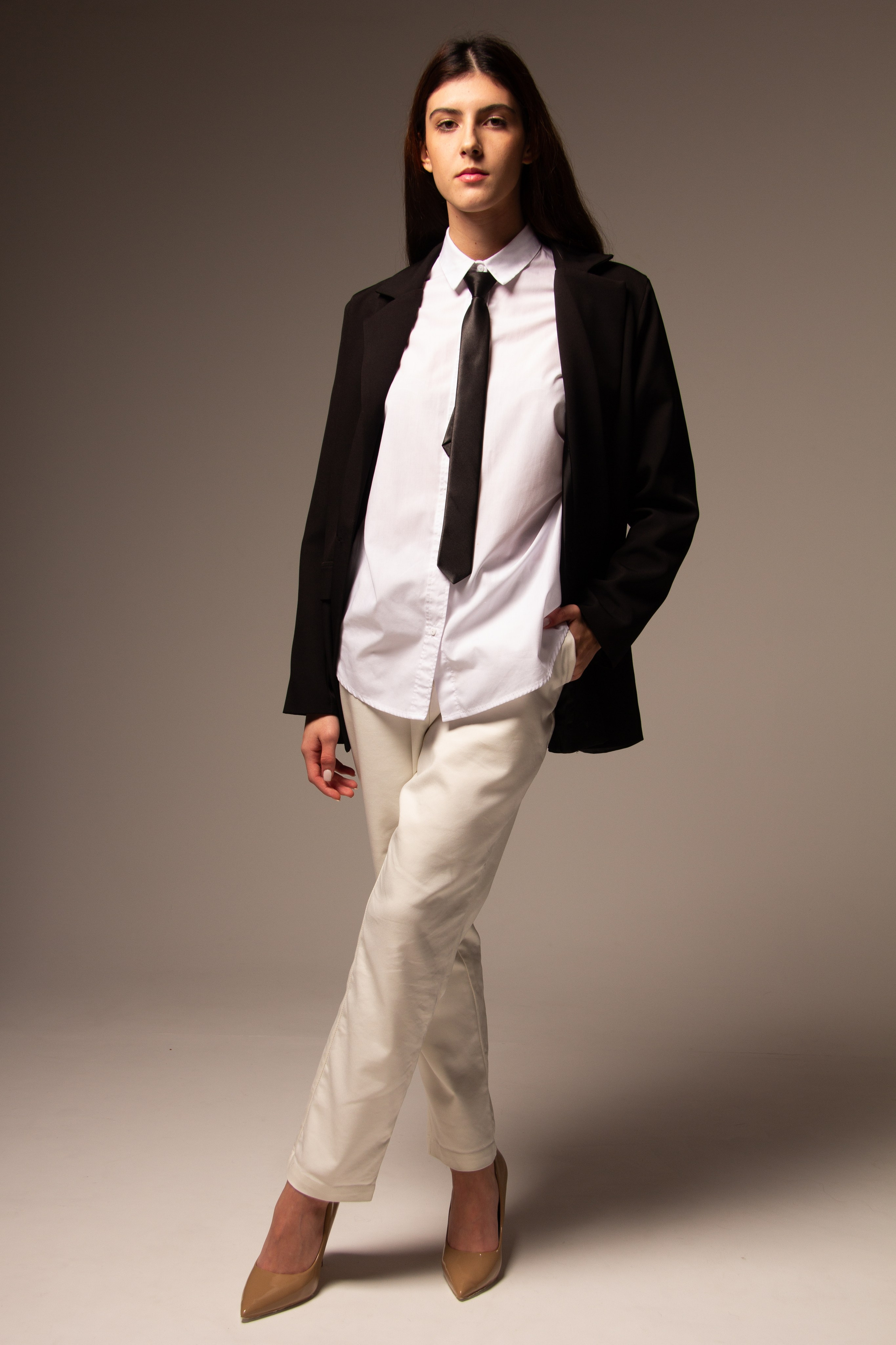 Женский портрет со светом. Главная