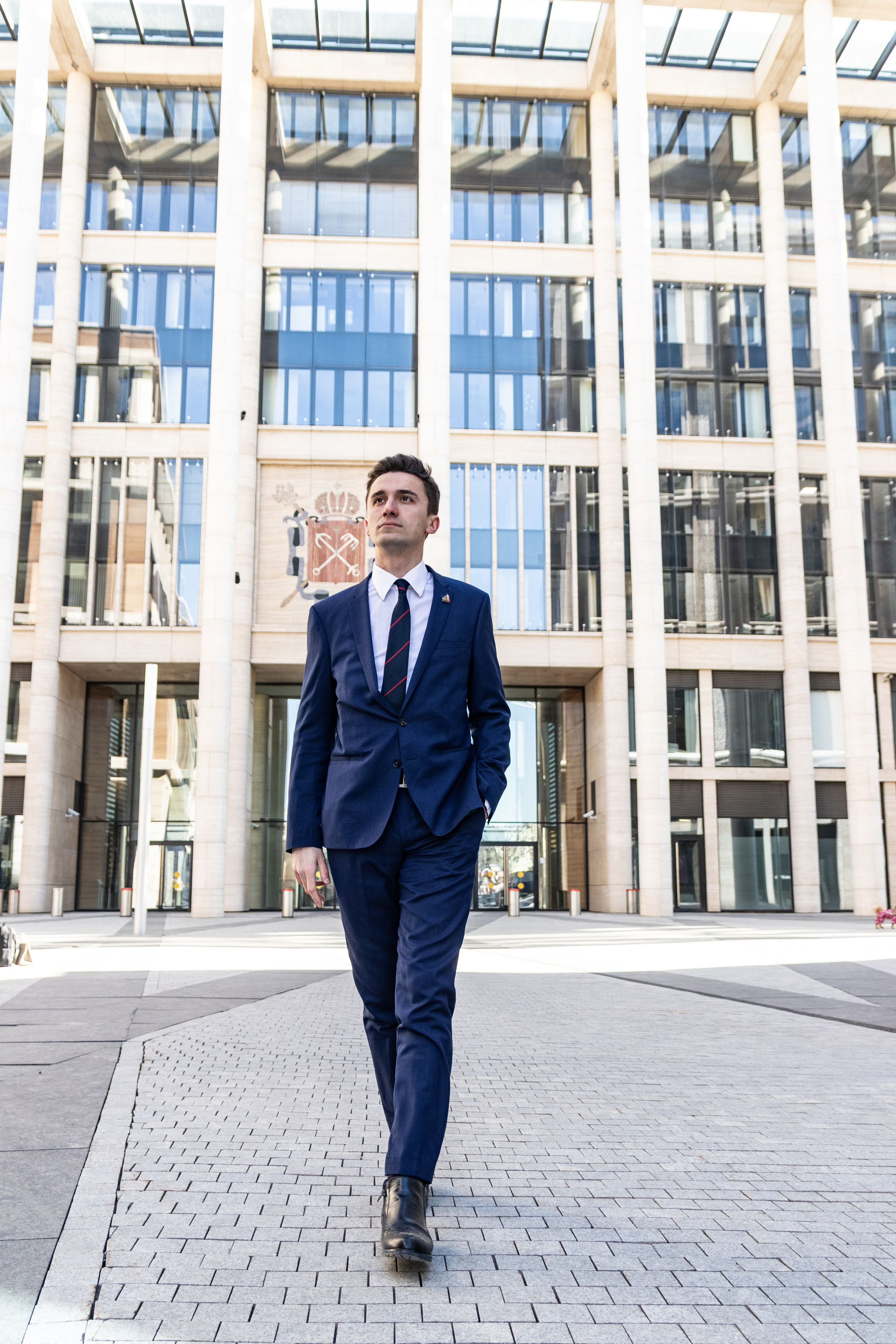 Мужская уличная бизнес-фотосессия — уверенность в каждом кадре. Портретный фотограф в Санкт-Петербурге Савельева Ольга