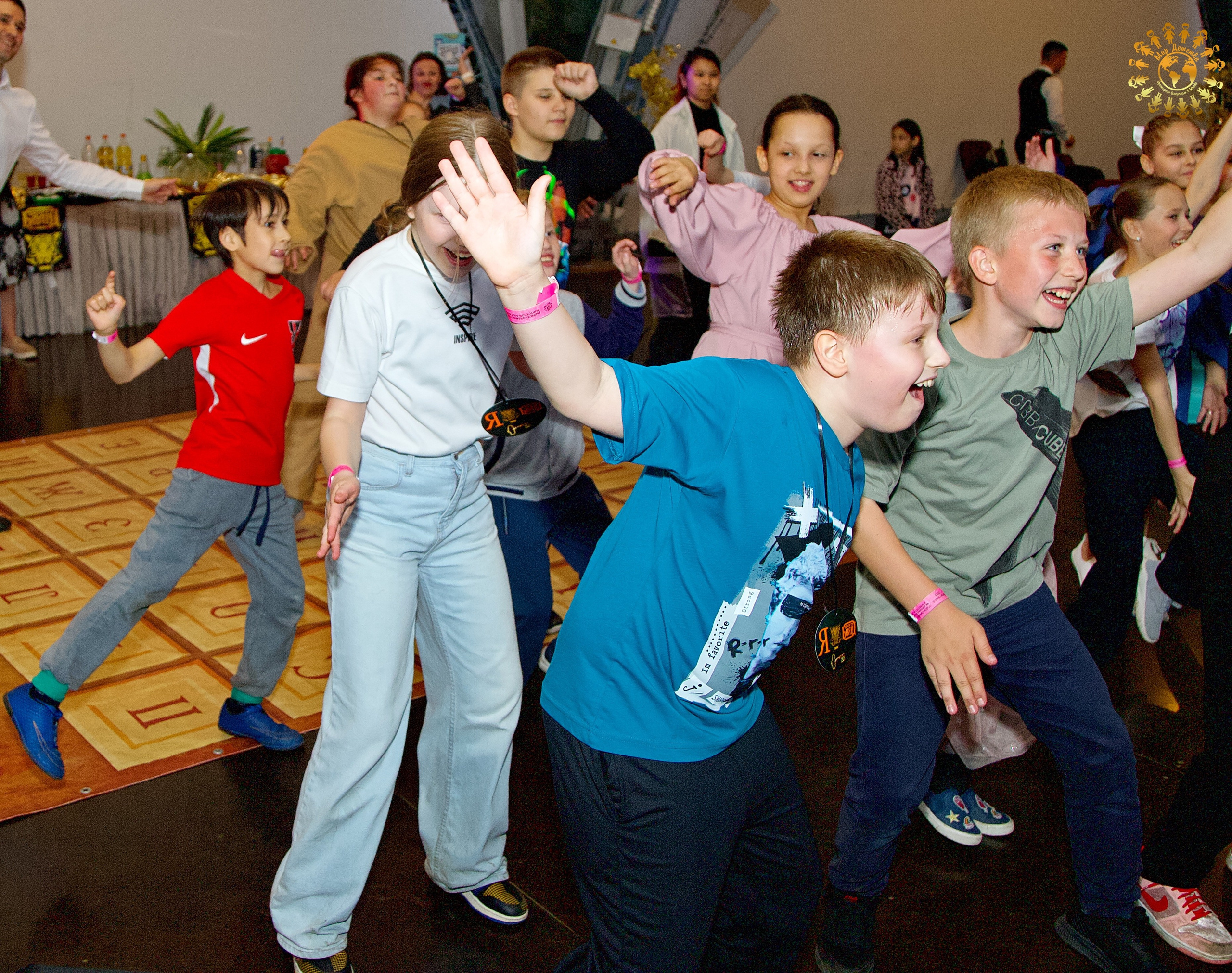 Выпускной 2023 (Школа 1195, 4-й класс). Репортажная съемка в Москве и области. Анималистика