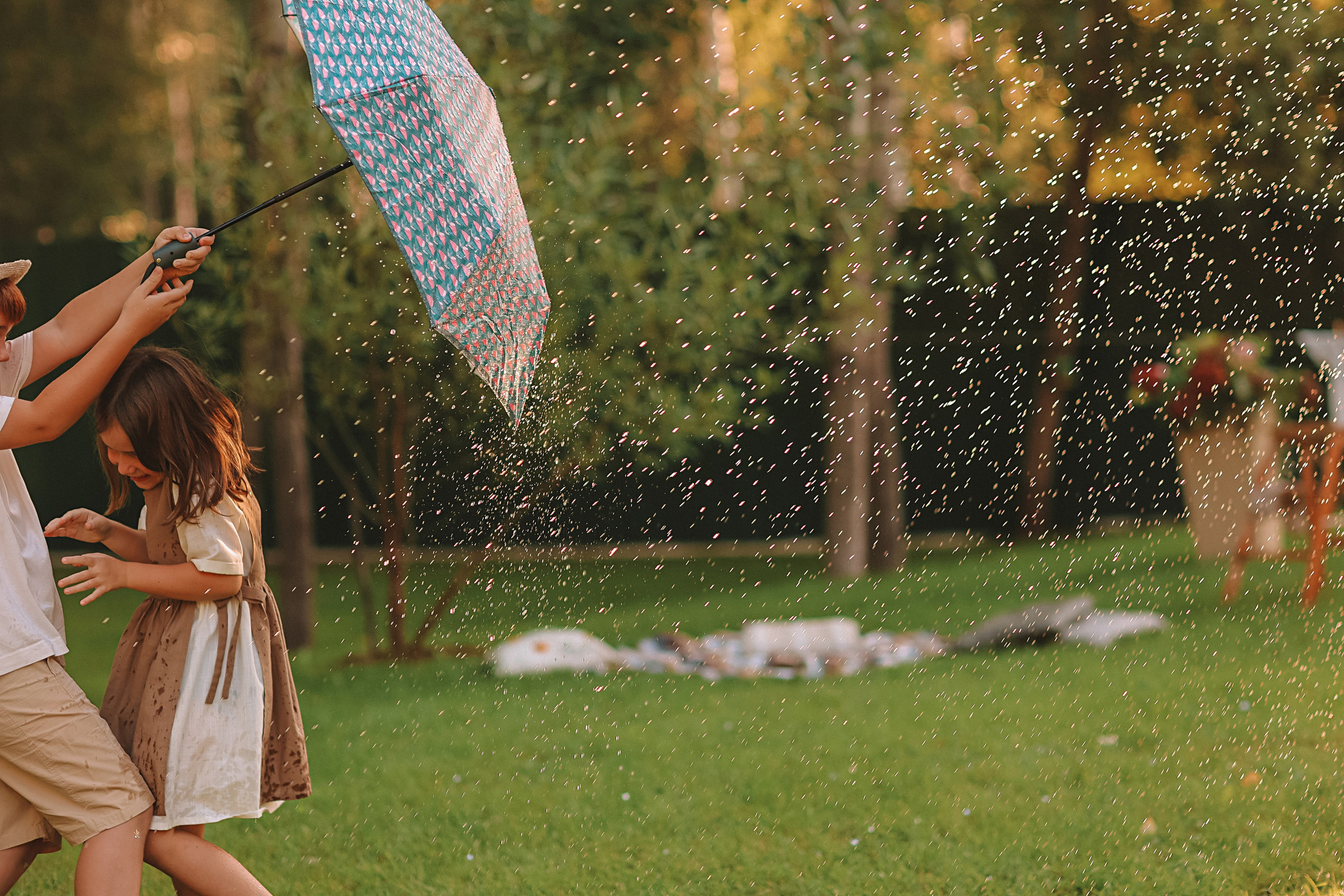 Стирка у дома. Семейный фотограф Тюмень, фотограф на роды Салмина Мария