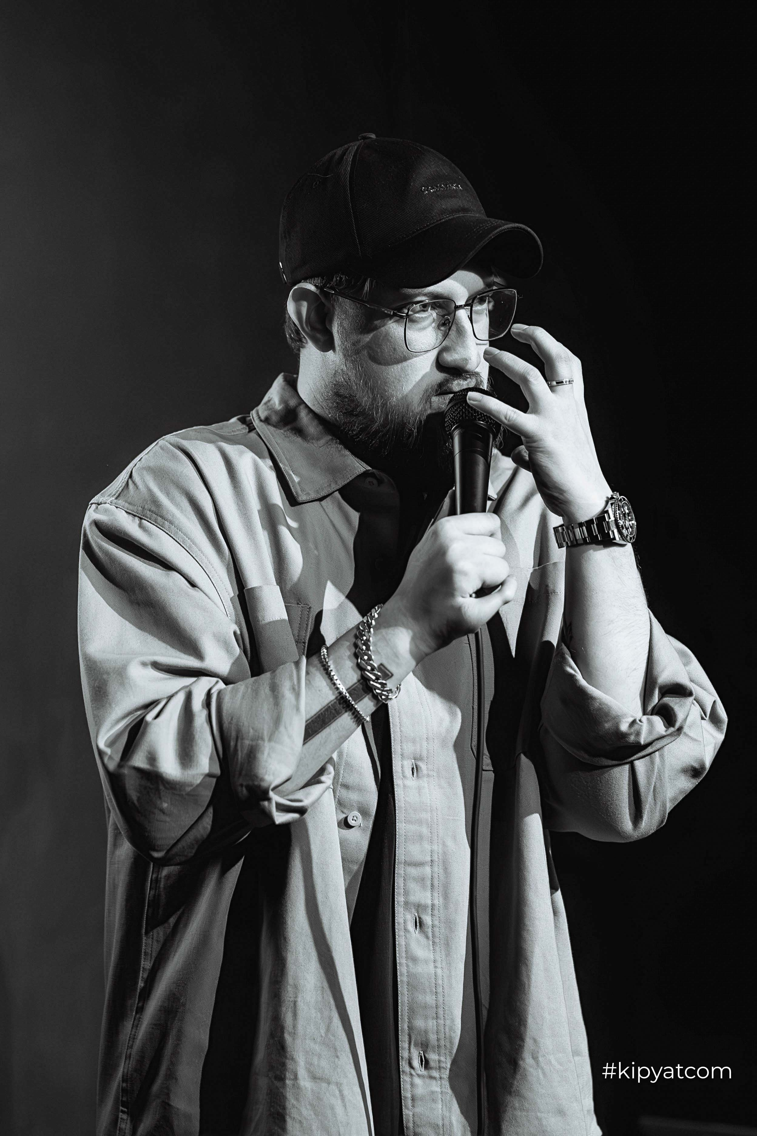 Сольный стендап концерт Александра Меркуль