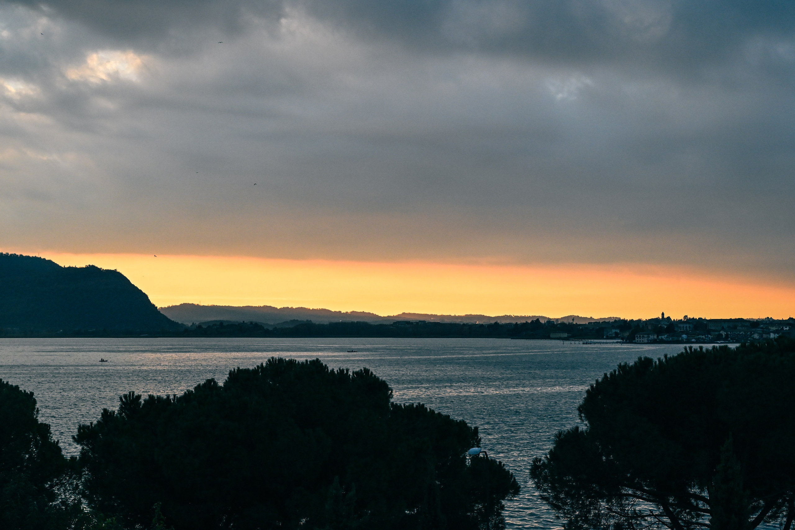 Lago d'iseo and hotel. Фотограф Минск