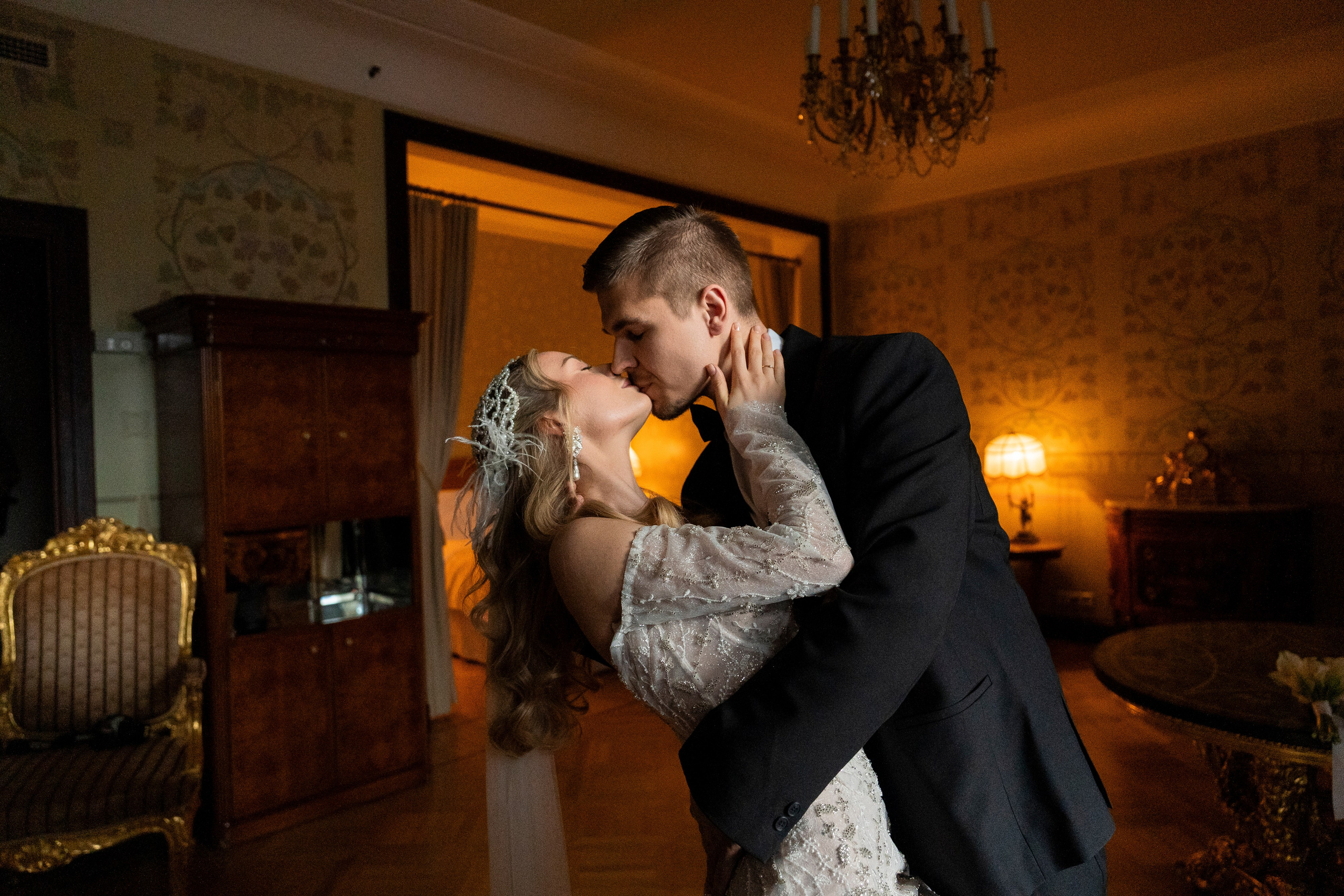 Свадебная фотосессия в отеле Метрополь. Свадебный фотограф в Москве Анна Полушина