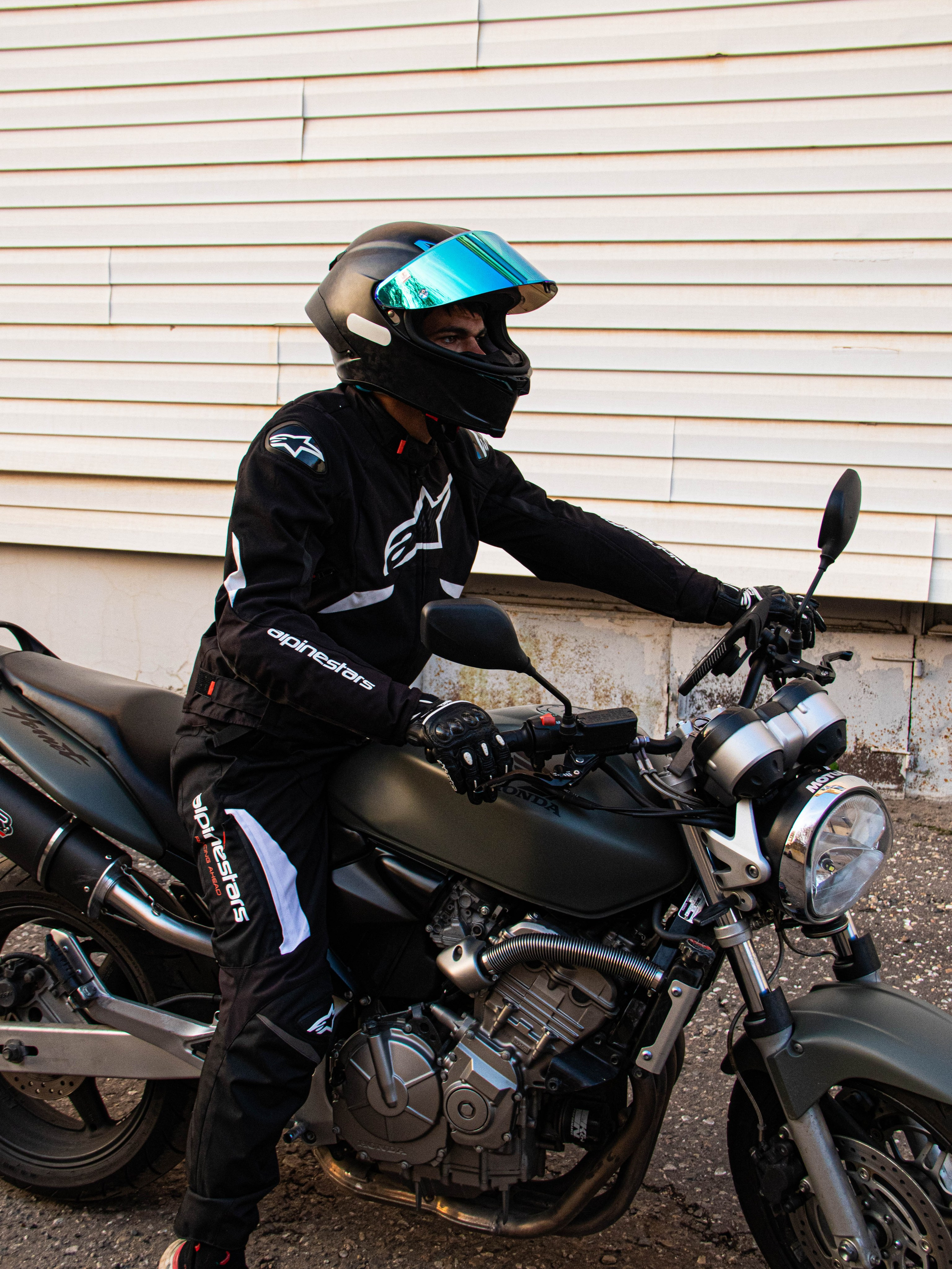 Мотоциклетный шлем. «Матрица»