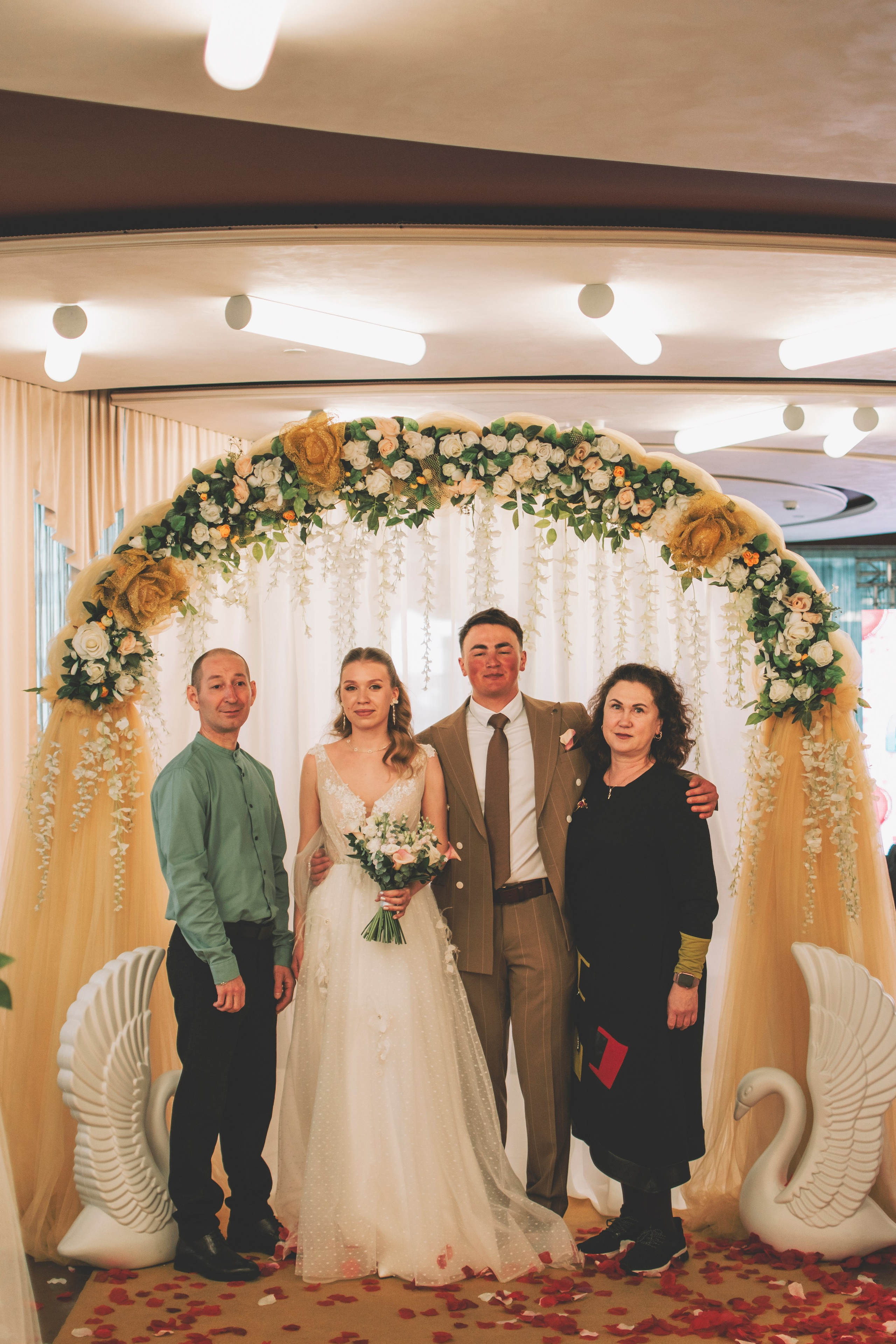 Альберт и Анастасия (Студийная фотосессия, роспись в ДК Нефтяник + фотосессия с гостями). Семейный и свадебный фотограф Губкинский и Ставрополь