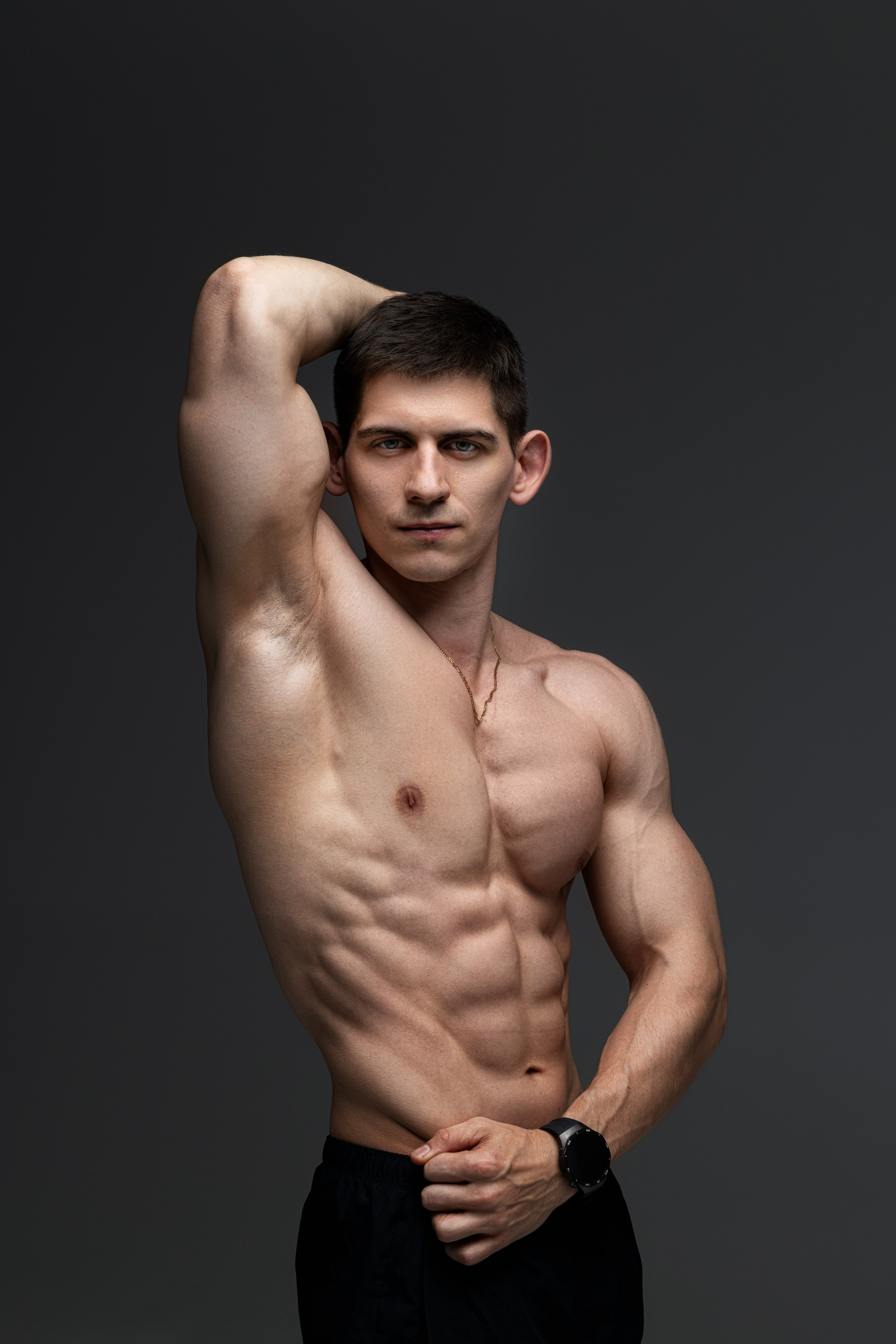 Съемка с Владом на циклораме с импульсным светом для себя и контента. Дмитрий Шульгин, портретный фотограф в Воронеже