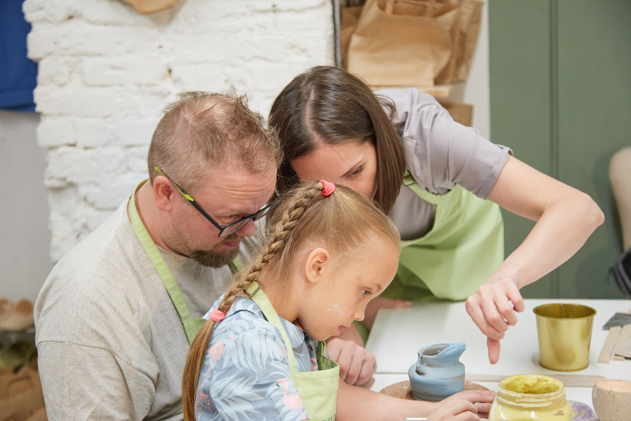 Семья в гончарной мастерской. Budanovaphoto.ru