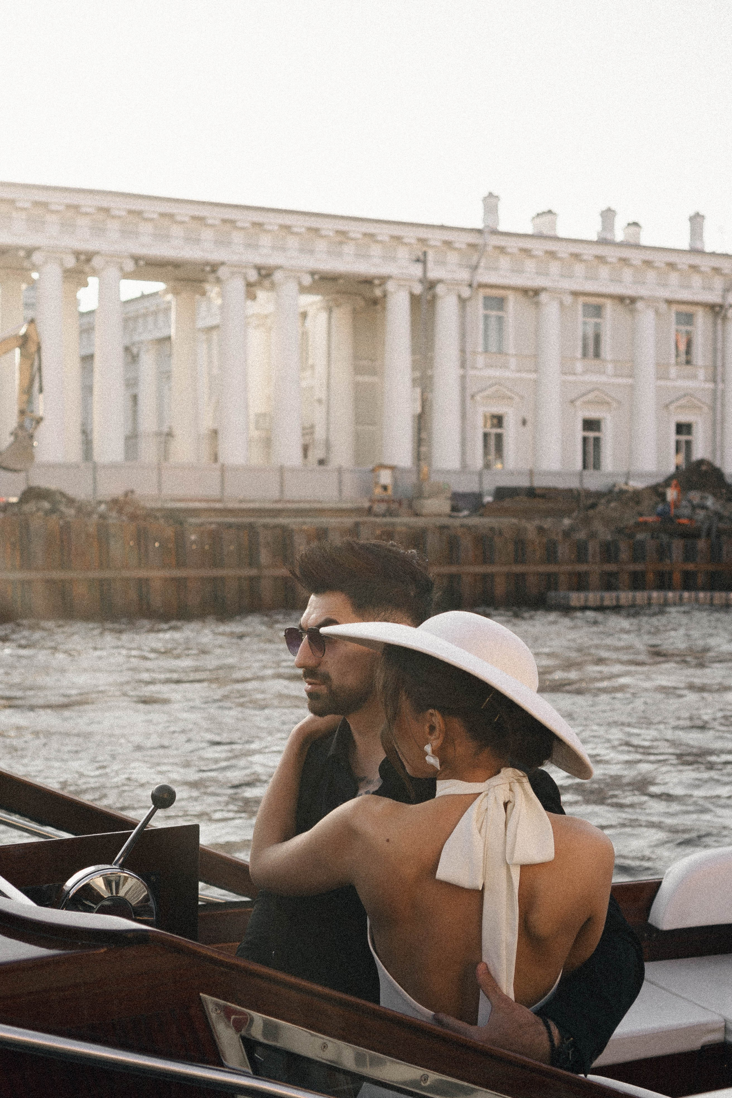 СВАДЕНБНАЯ СЬЕМКА НА КАТЕРЕ ПО КАНАЛАМ САНКТ-ПЕТЕРБУРГА И В АКВАТОРИИ НЕВЫ. Профессиональный фотограф, Санкт-Петербург — Виктория Богомолова