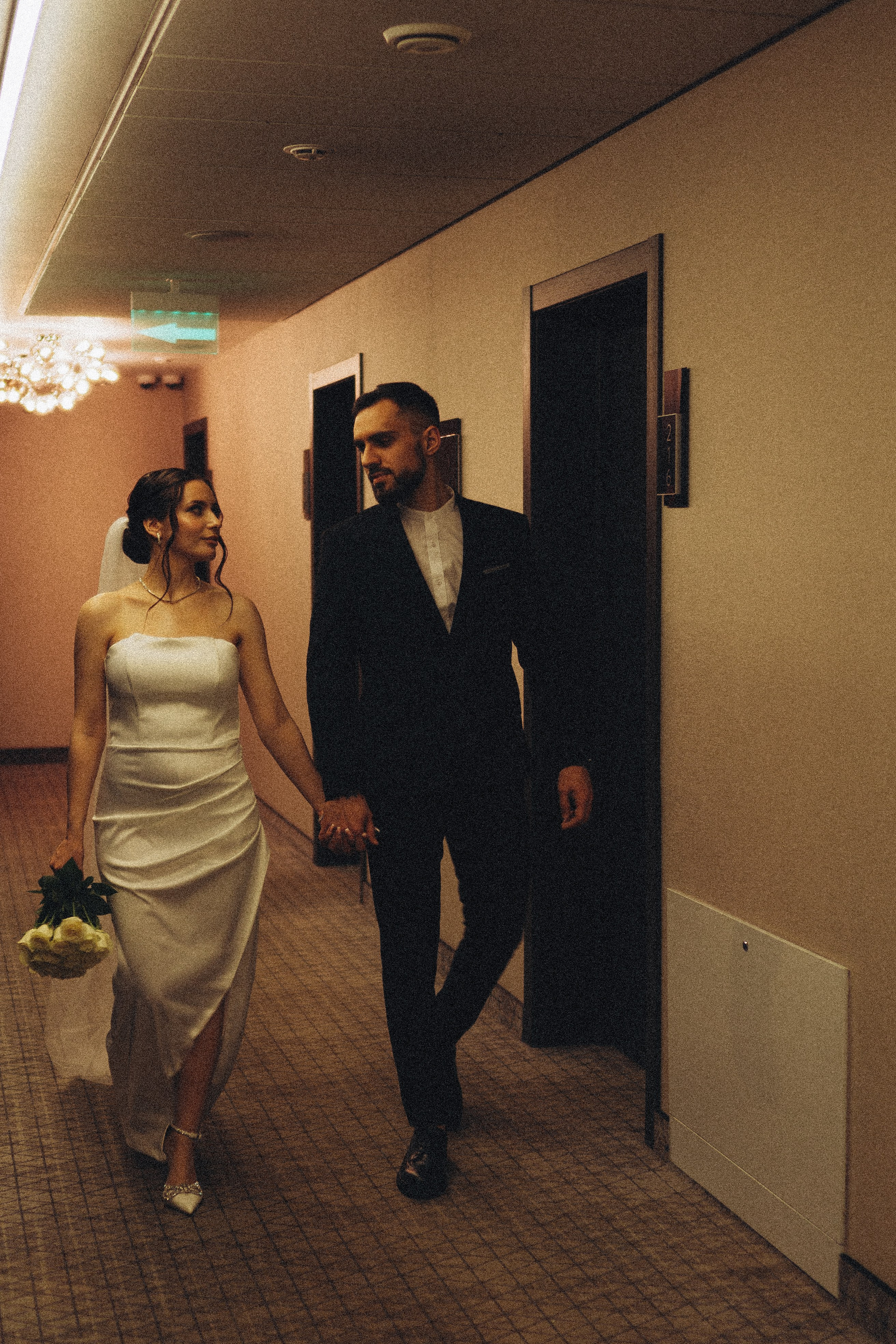 СВАДЕБНАЯ СЬЕМКА СБОРОВ ЖЕНИХА И НЕВЕСТЫ В ОТЕЛЕ И ТАКЖЕ ФОТОСЕССИИЯ В ОТЕЛЕЕ МЕГАПОЛИС БРЯНСК. Профессиональный фотограф, Санкт-Петербург — Виктория Богомолова