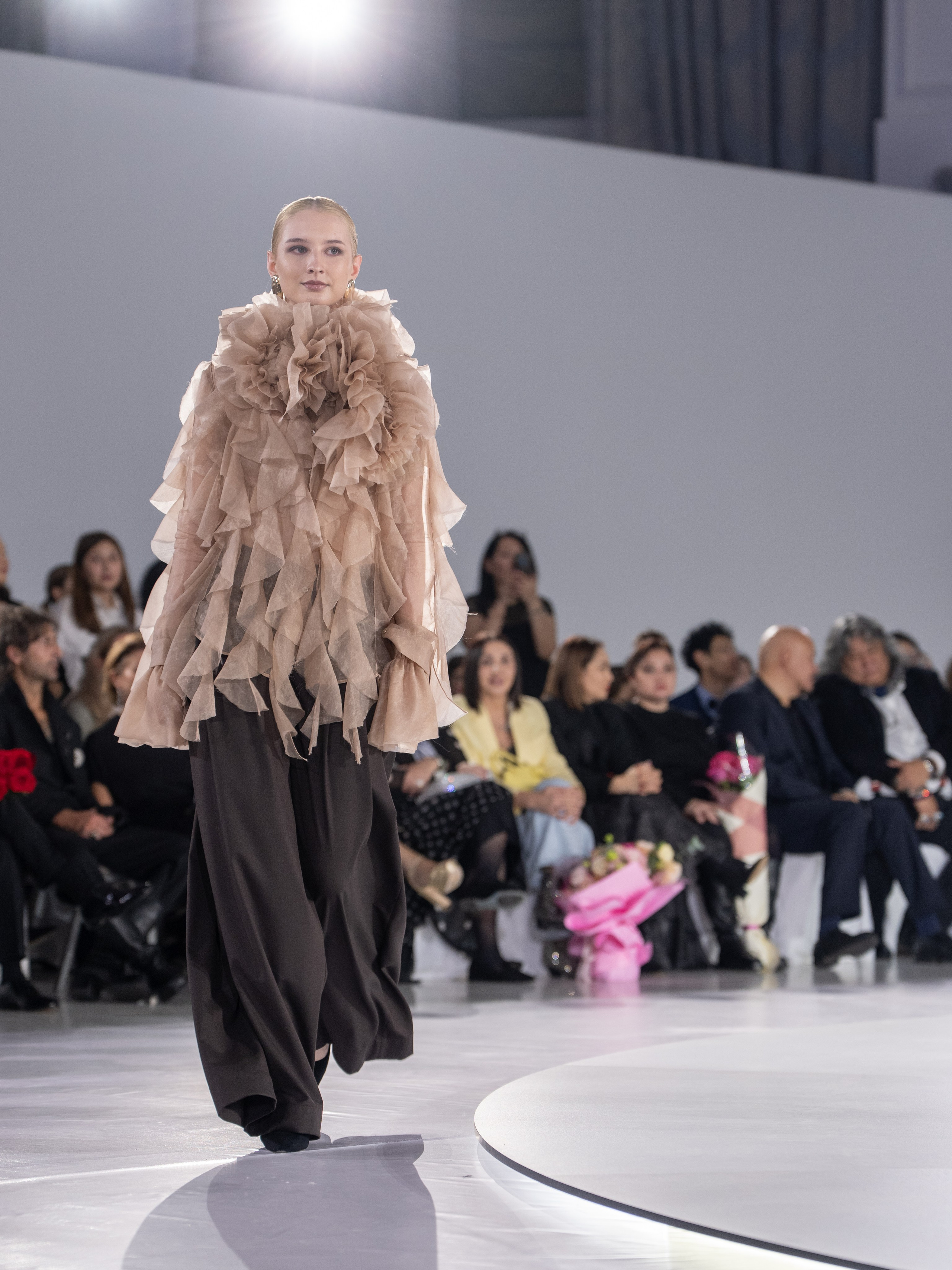 Дизайнер Aida Kaumenova. Сайт Алматинского НЮ АРТ, будуар и фэшн фотографа Дениса Карпенко