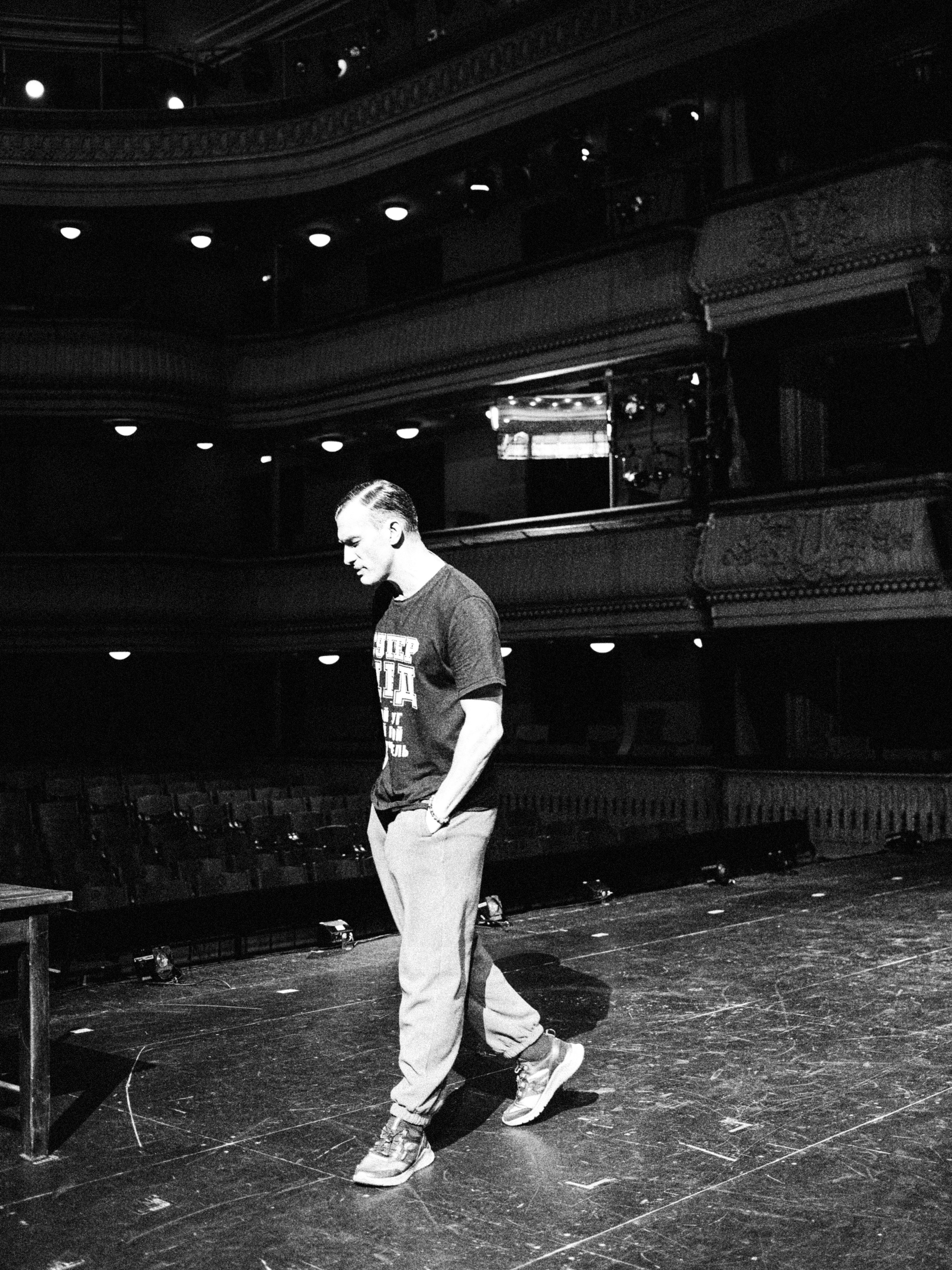 Theatre backstages. Portrait and backstage photographer Nina Crane