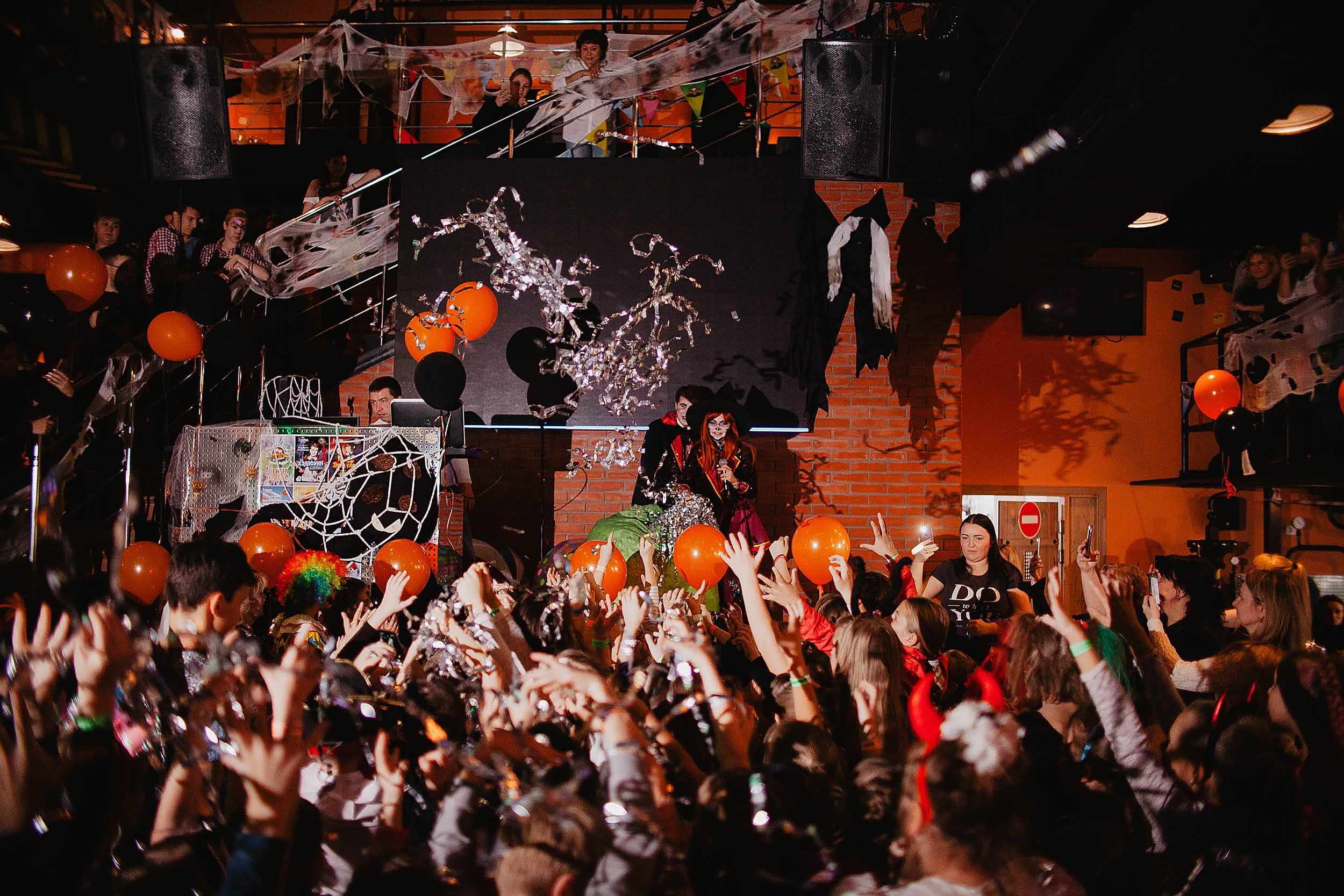 Хэллоуин в «Свои да наши». Ваш репортажный фотограф Артемий Антонов