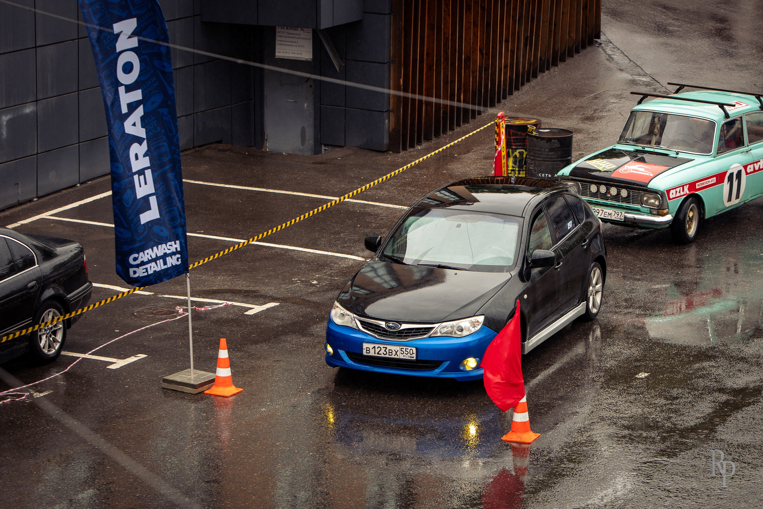 SHOWDOWN. Rusty Photographer