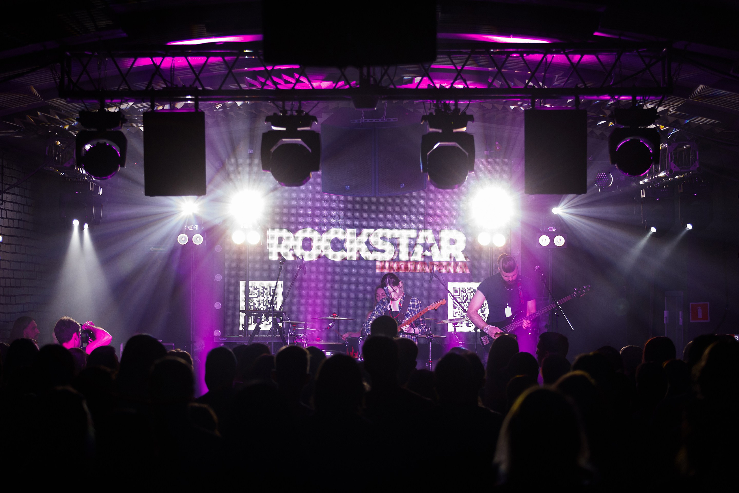 Репортажная фотосъемка концерта. Профессиональный фотограф в Новосибирске