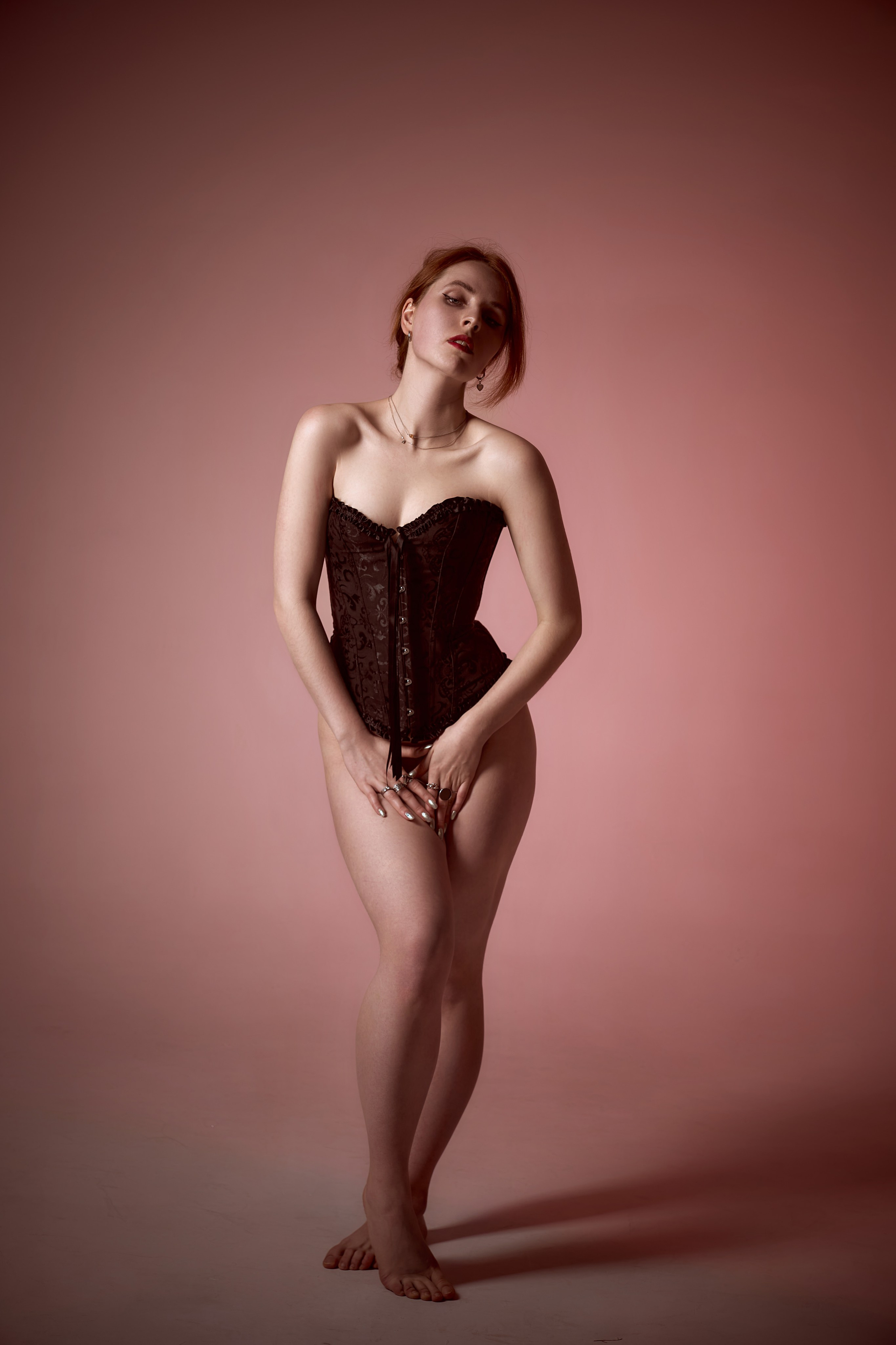 Фотосессия в эротическом стиле на циклораме в фотостудии Kap's Москвы