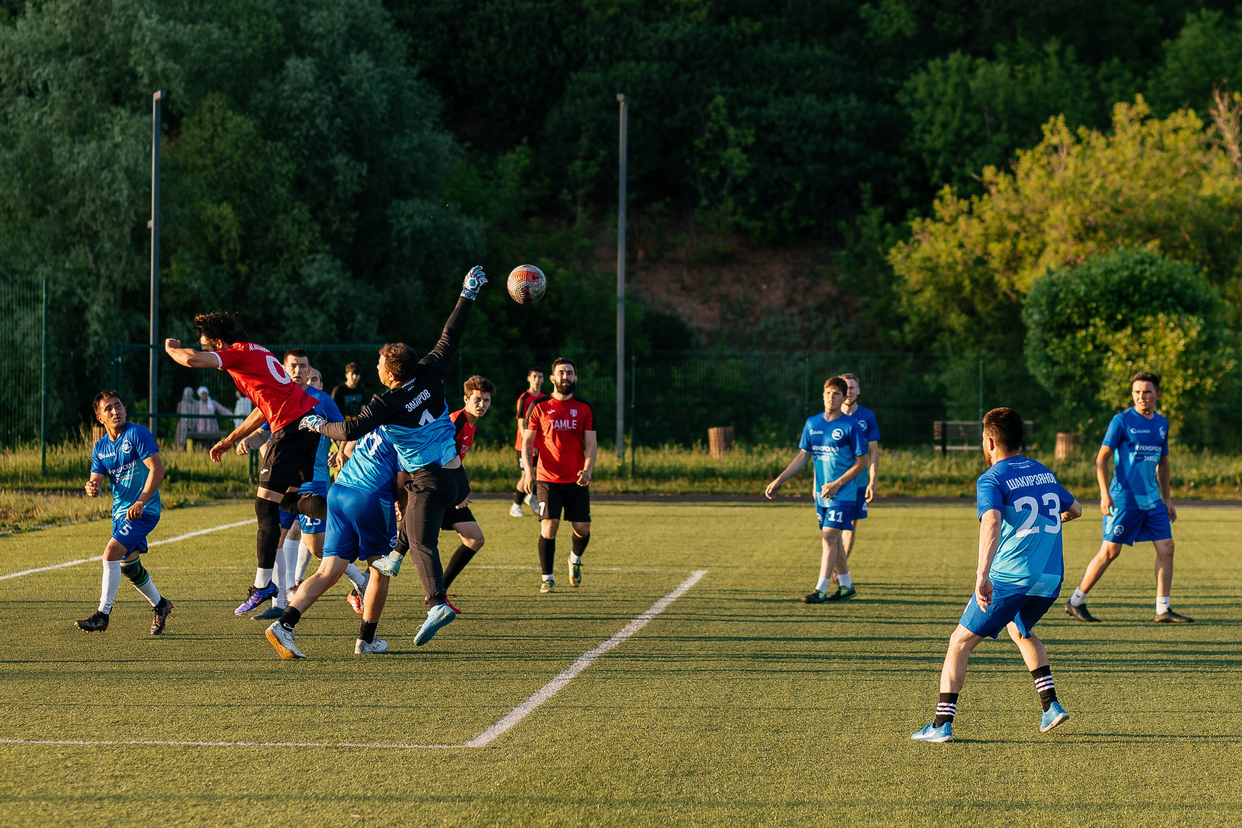 Любительский футбол. Ваш самый лучший фотограф!