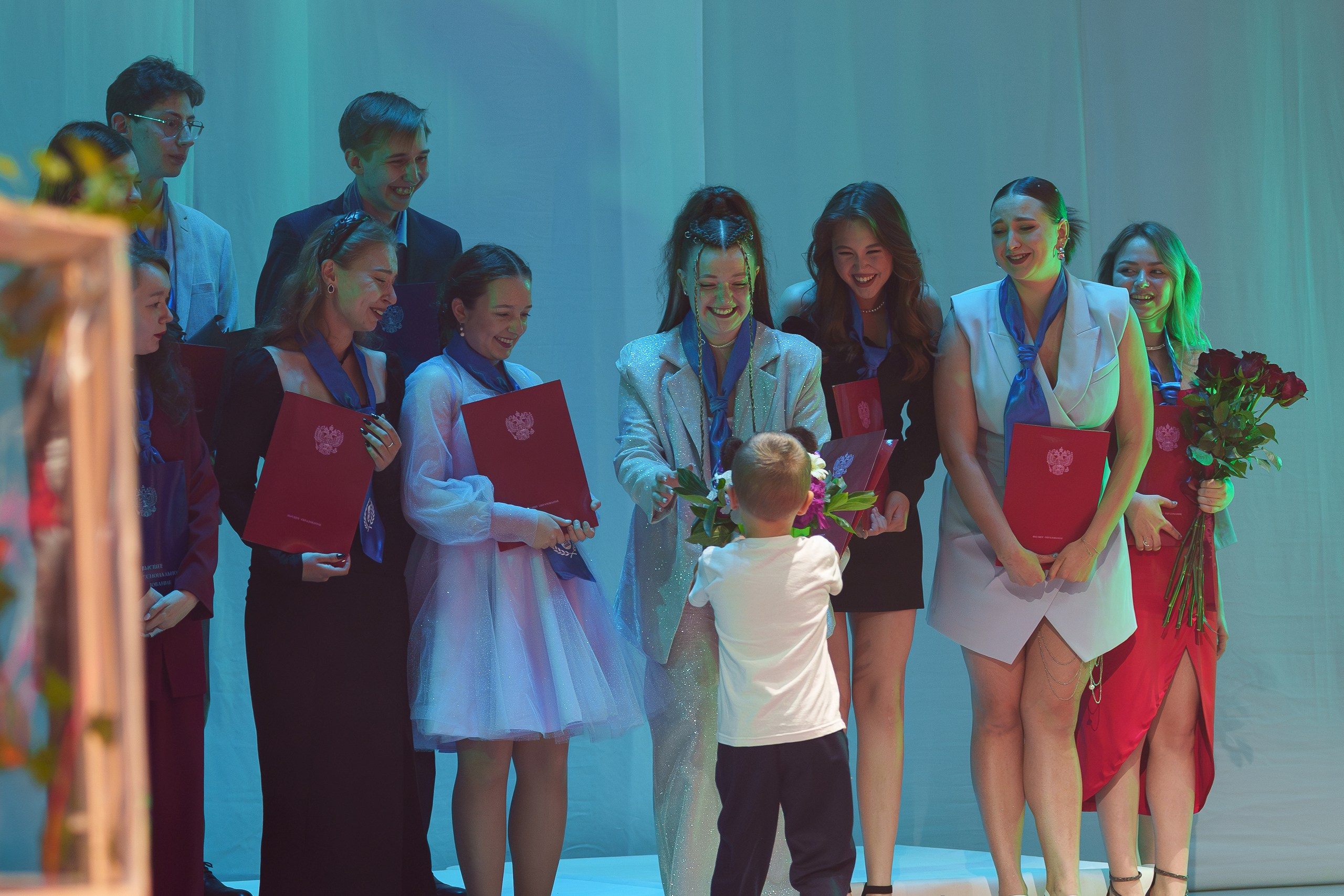 Церемония вручения дипломов выпускникам «ЧГИК». Фотограф Артём Рауэр