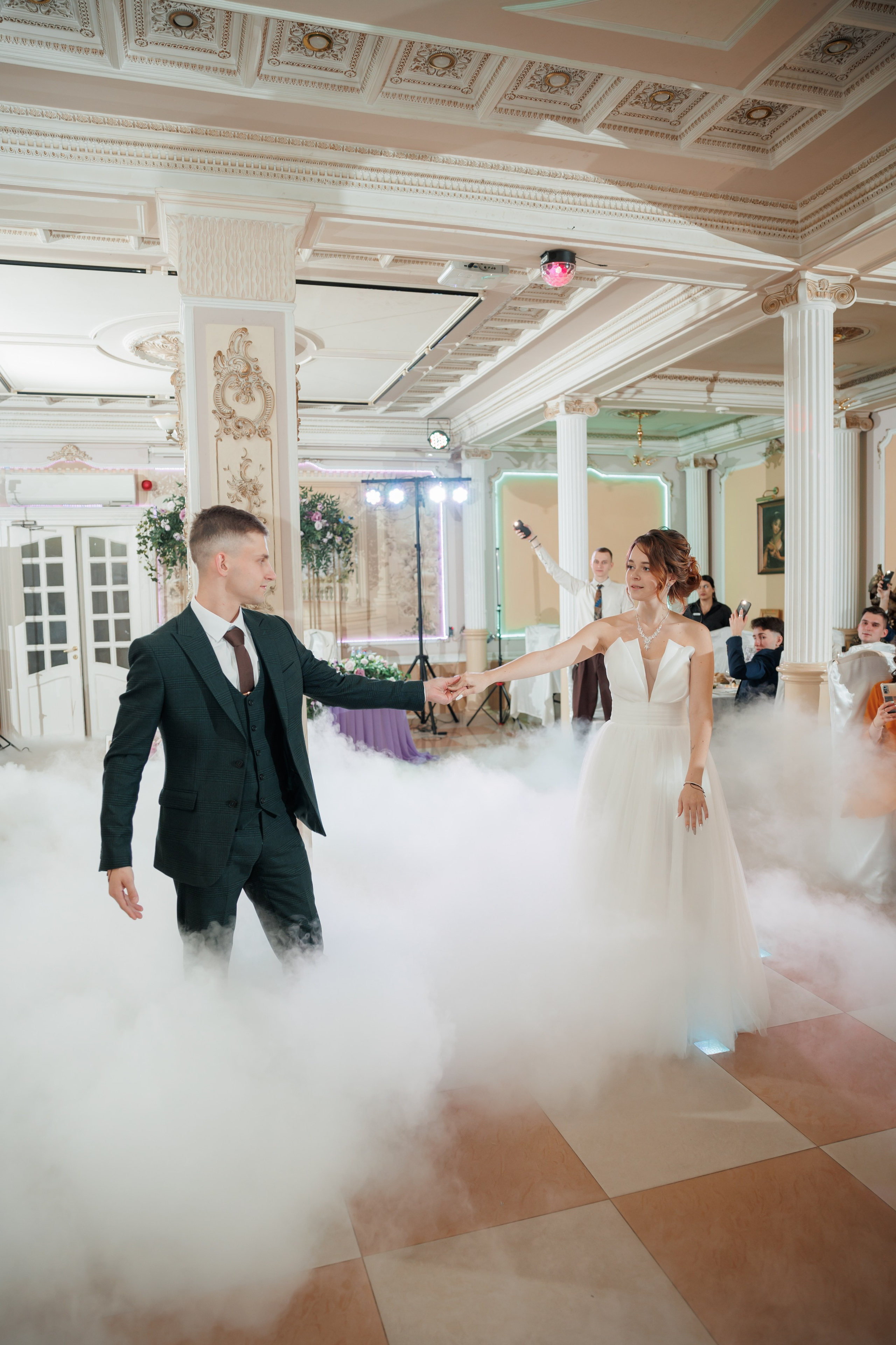 Константин и Дарья, ЗАГС ВДНХ, отель Soluxe, ресторан «Антик». Свадебный и репортажный фотограф (Москва, Королев и другие)