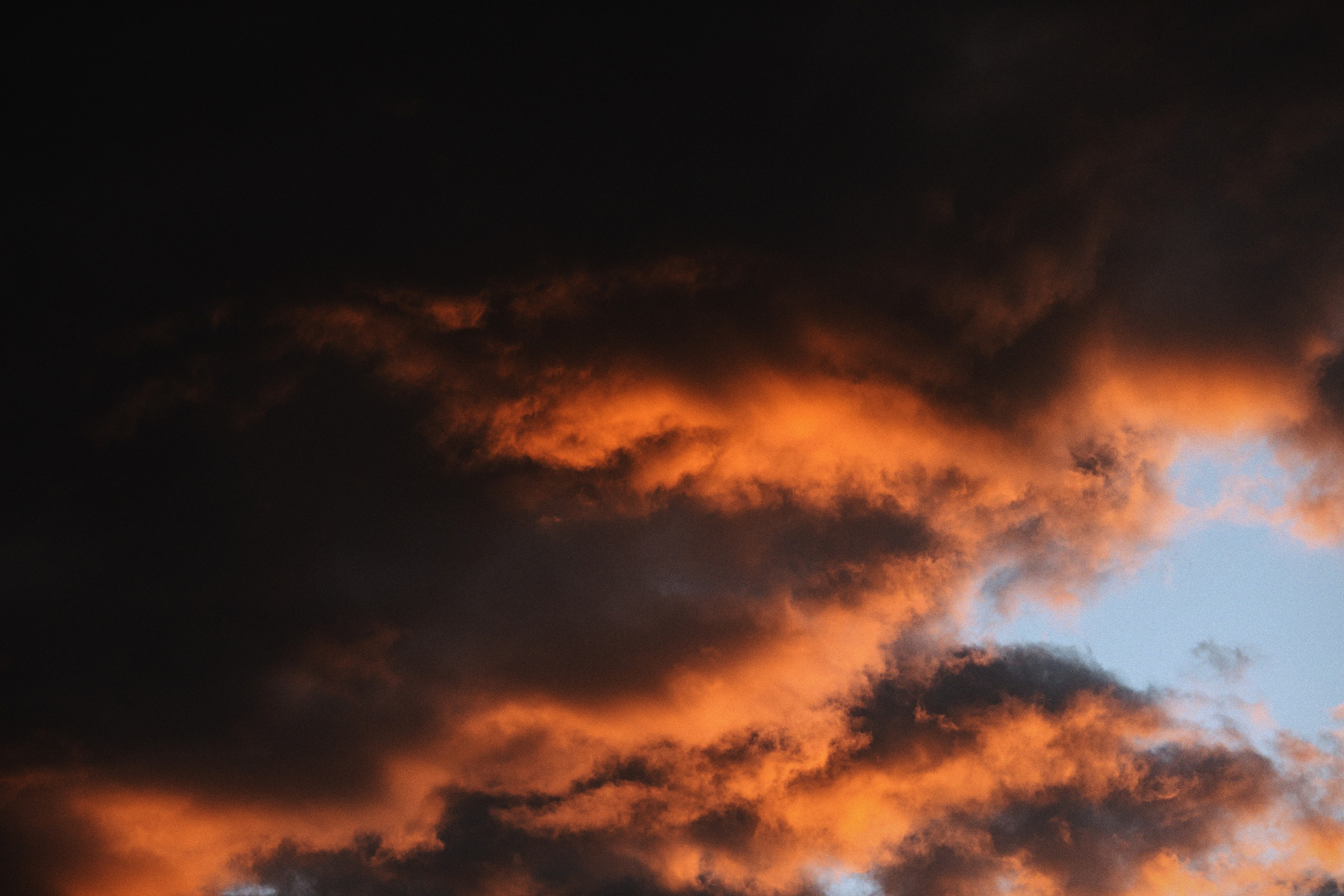 Закатное небо в Золотой Долине