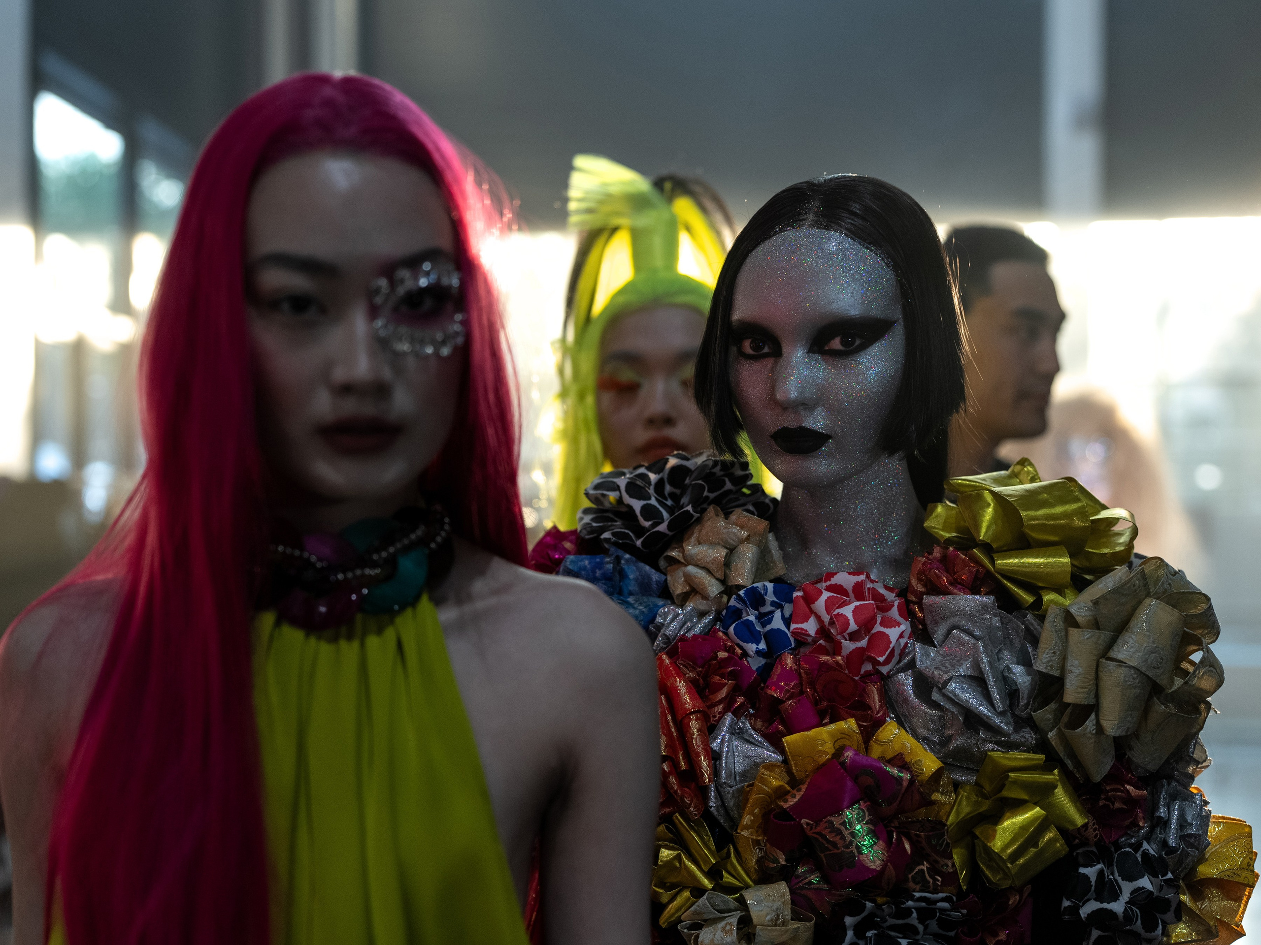 Visa Fashion Week Almaty Pre-Fall 2026 April Backstage Day 2. Сайт Алматинского НЮ АРТ, будуар и фэшн фотографа Дениса Карпенко