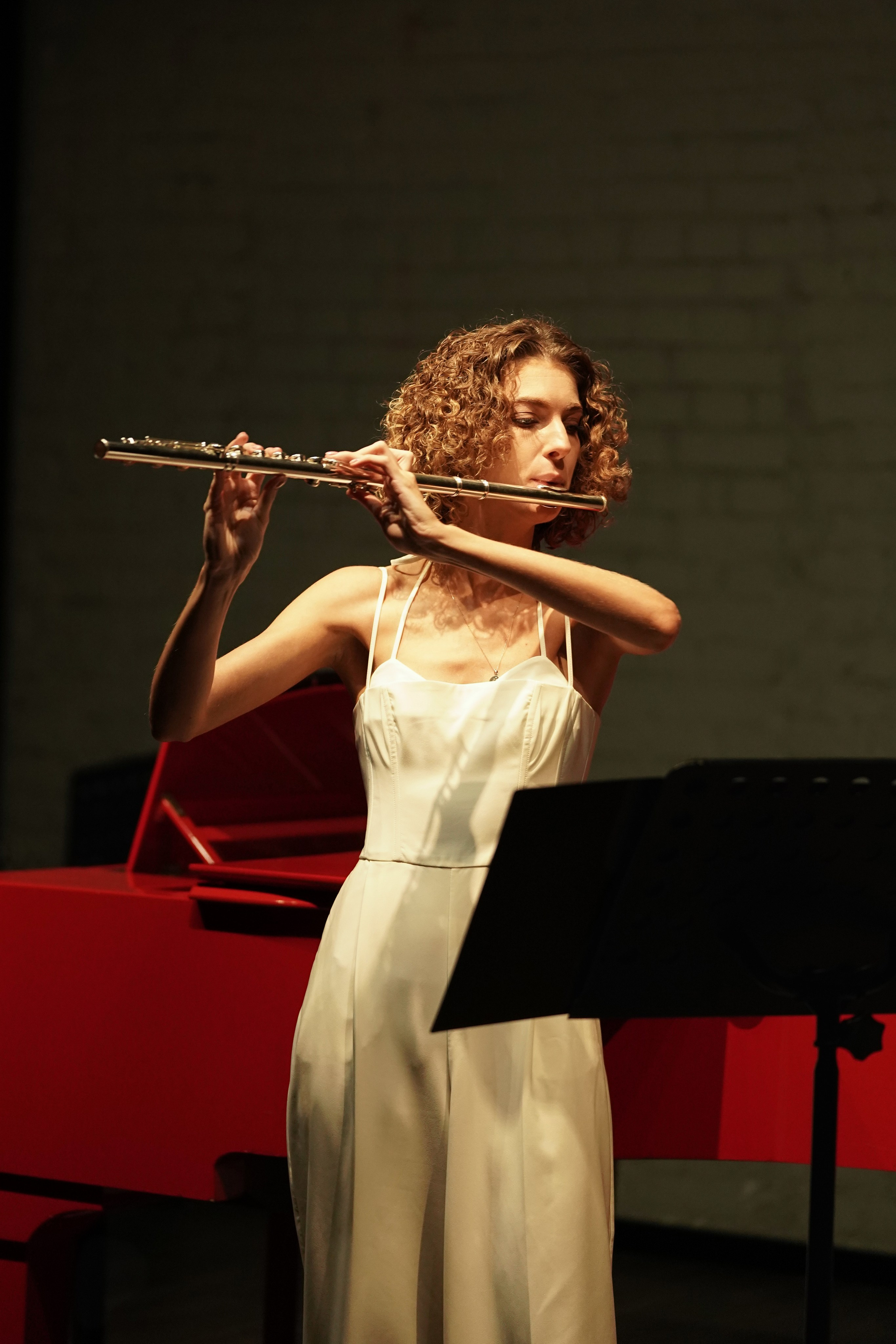 В сумраке Есенин-центра. 7/11/25. Фотограф Строгино Яна Гавриленко