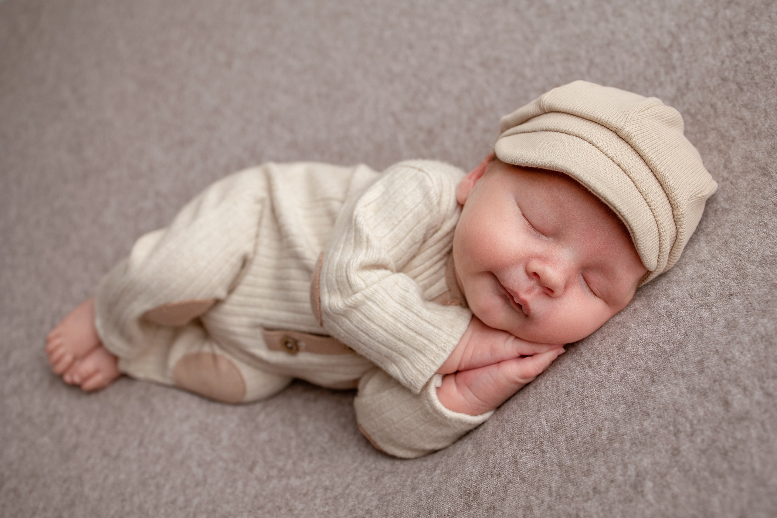 Нежная и милая фотосессия первых дней жизни Вашего ребенка в Минске. Фотограф новорождённых Минск — стоимость newborn фотосессии в Минске