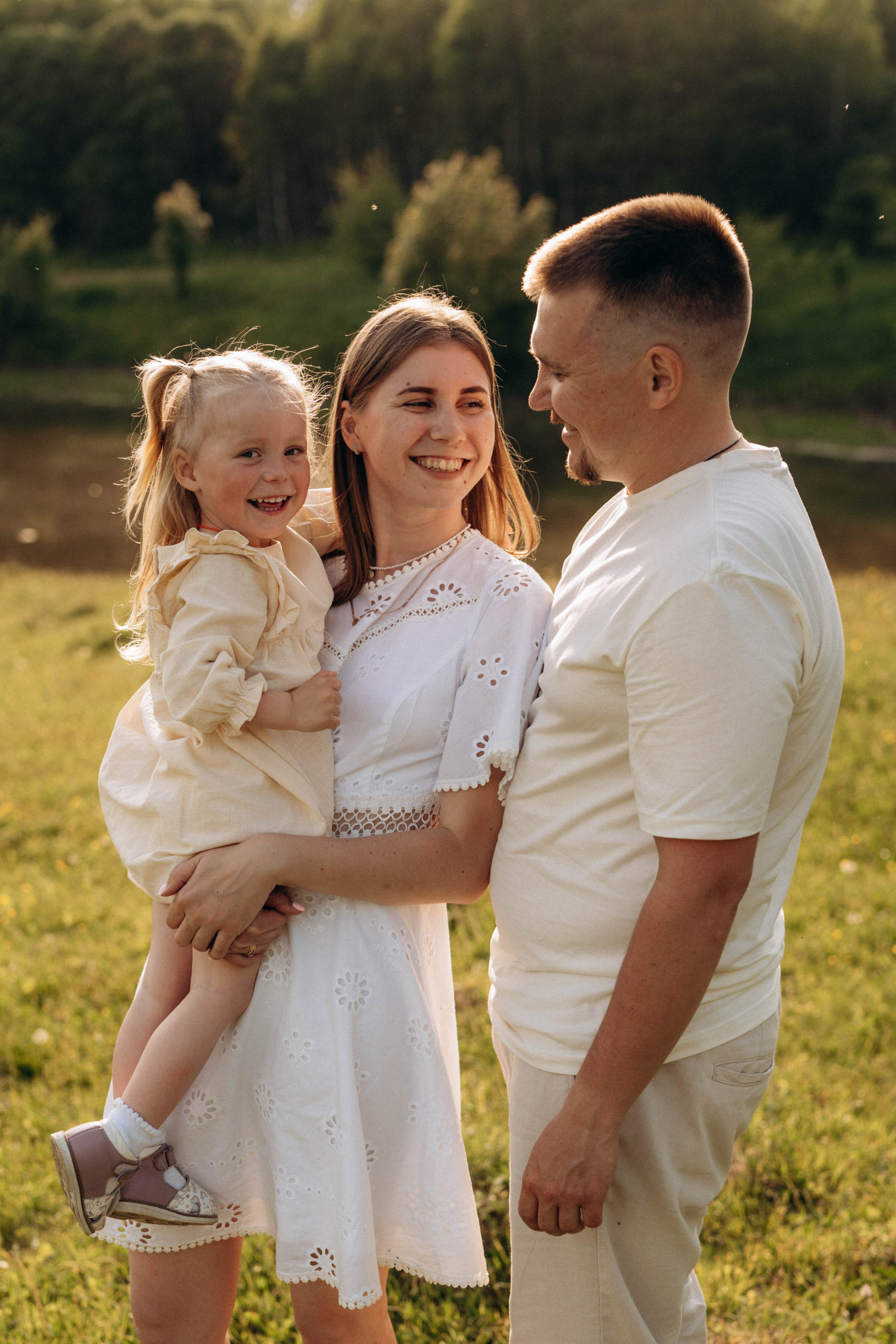 Прогулка Данилы, Алёны и Арины. Свадебный и семейный фотограф в Калуге Анна Киреева