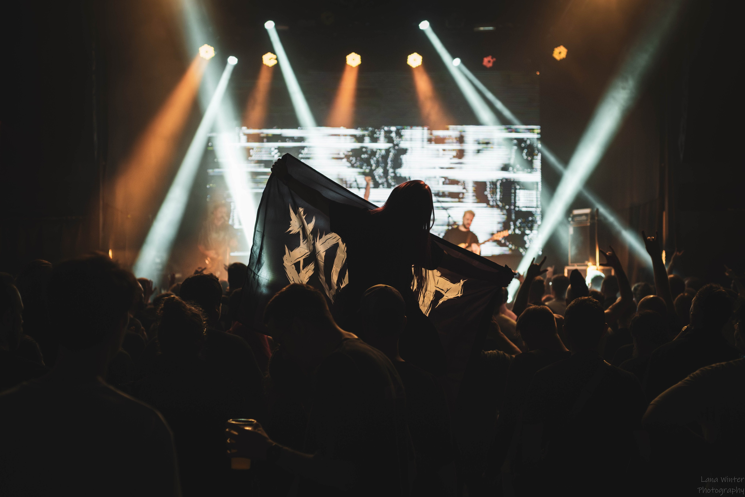 7000$ (29 июня 2025 года, Москва, клуб Урбан). Фотограф Светлана Блинова, Москва и Московская область