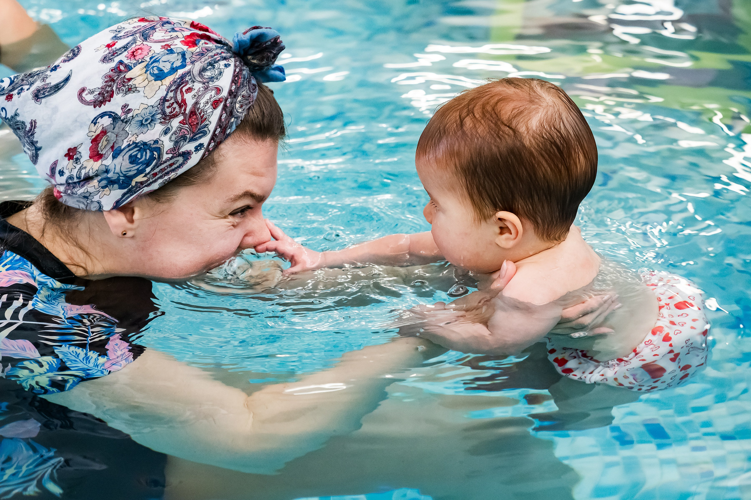 Грудничковое плавание. Репортажный, семейный и детский фотограф в Пензе и Заречном Арина Ермилова. Картины барельеф на заказ